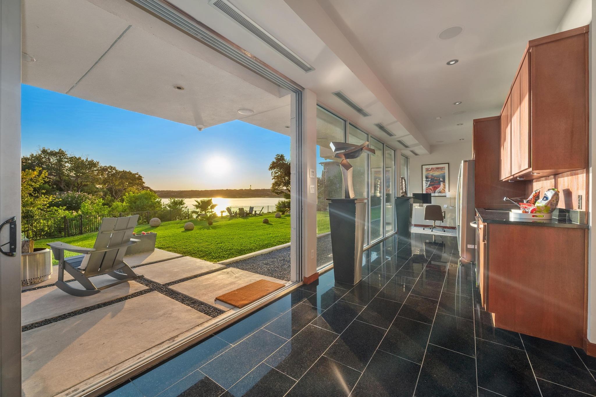 105 Edgewater CV