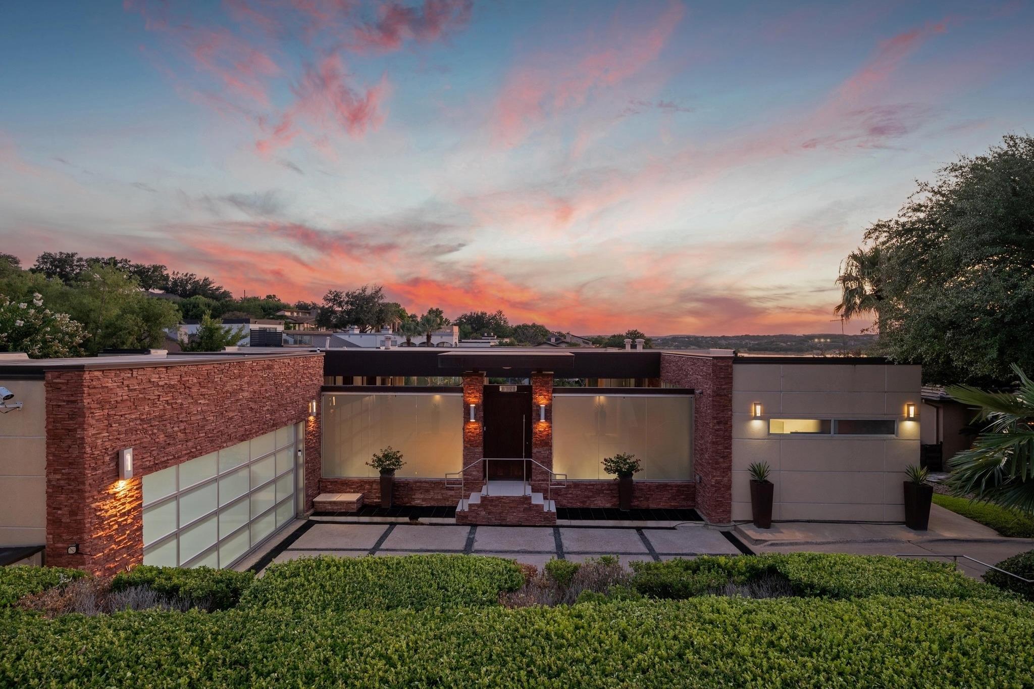105 Edgewater CV