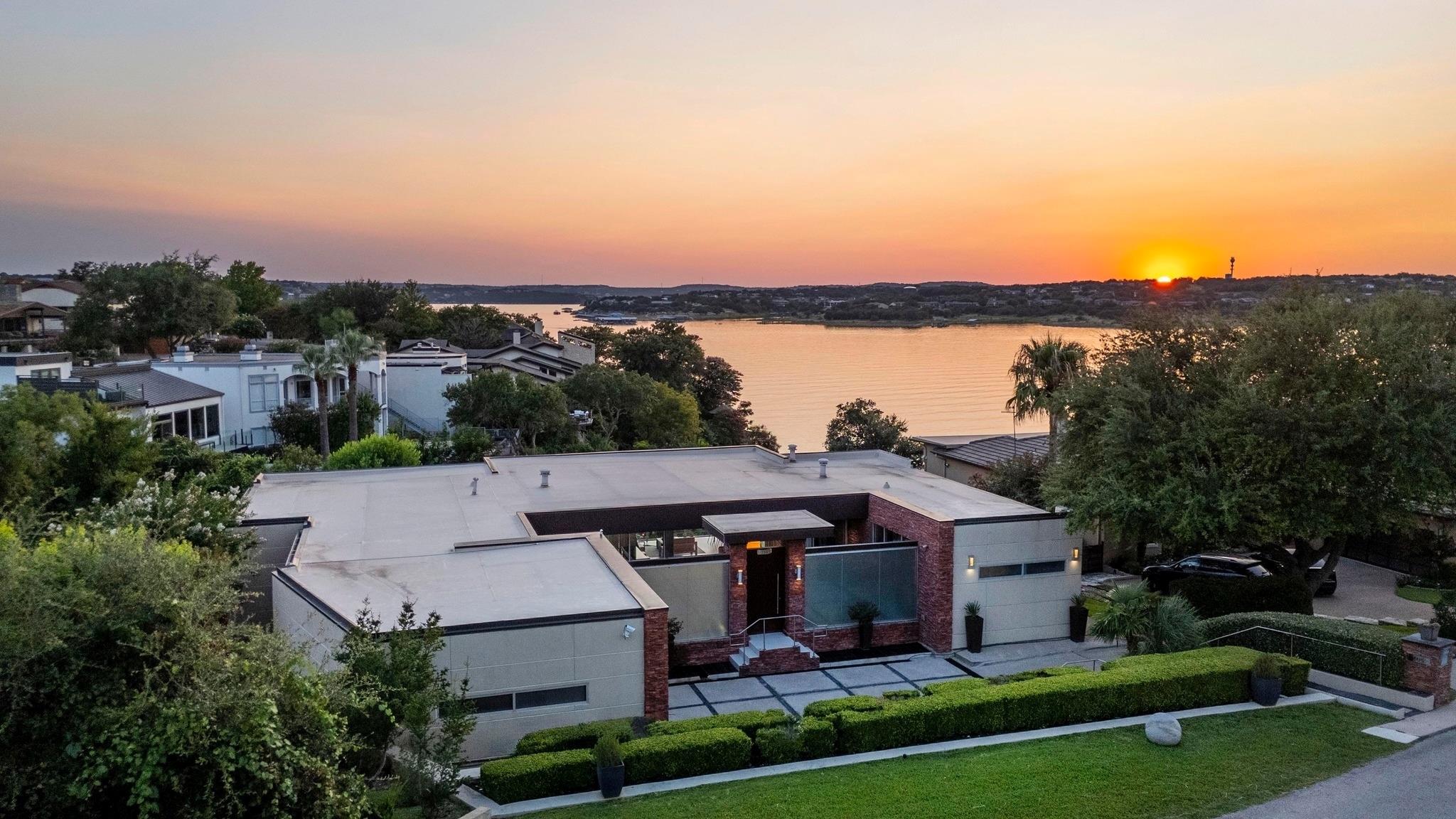 105 Edgewater CV