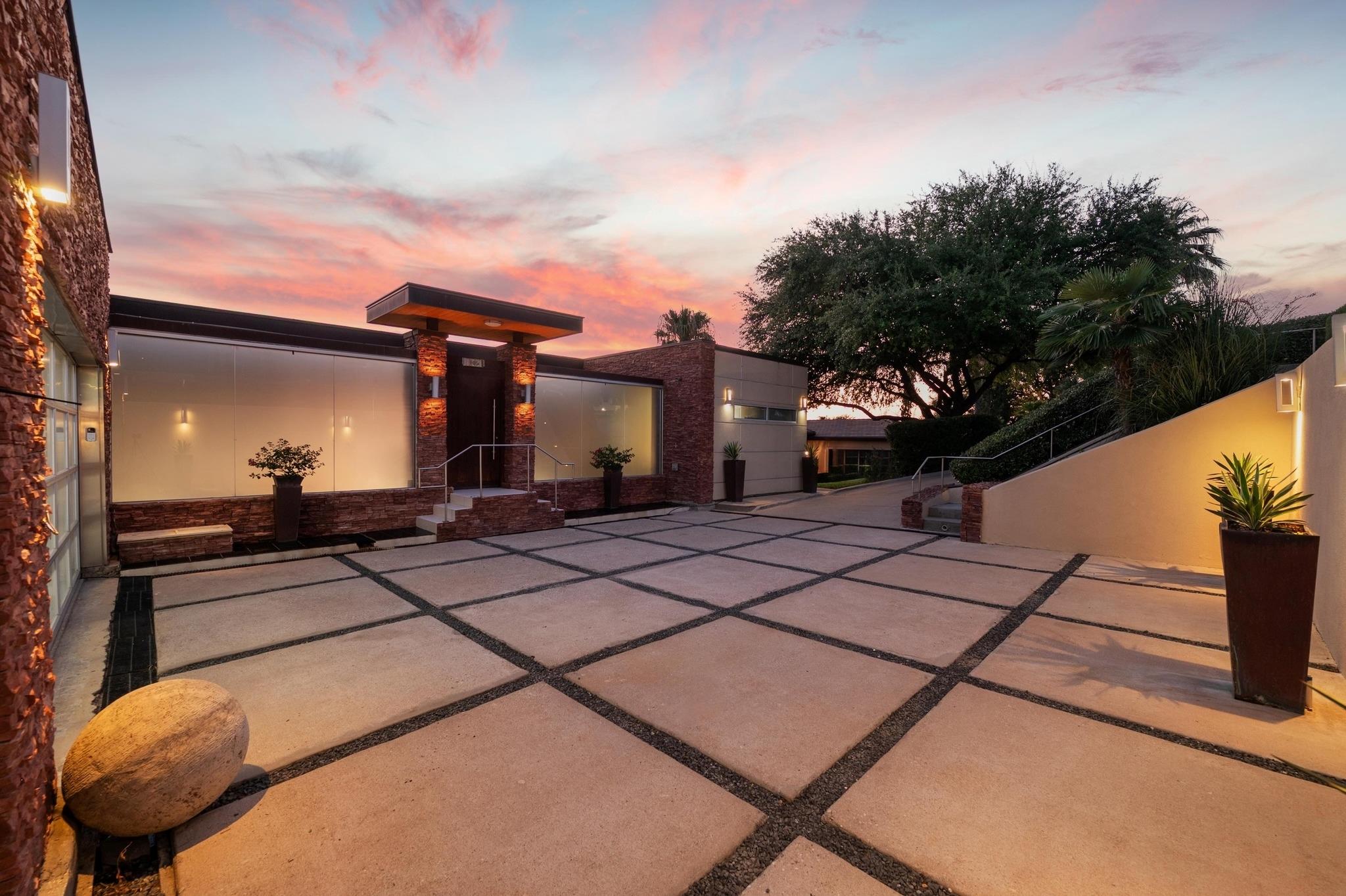 105 Edgewater CV