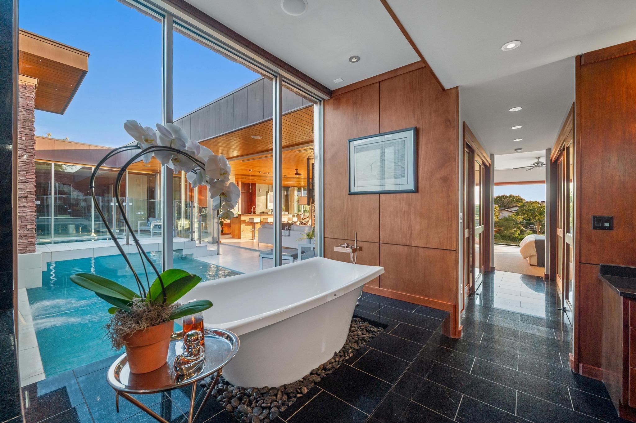 105 Edgewater CV