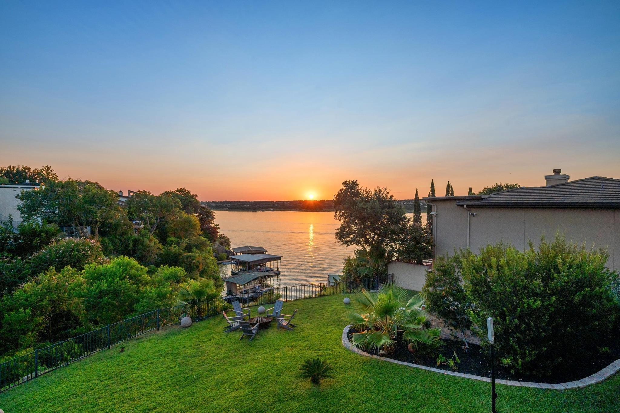 105 Edgewater CV