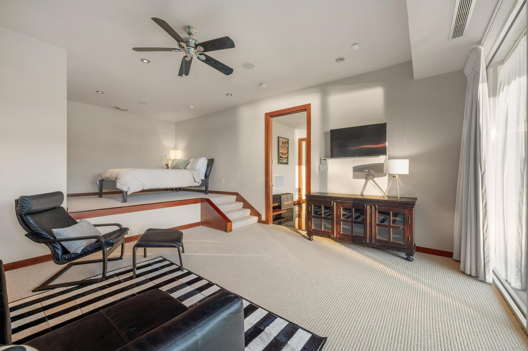 105 Edgewater CV