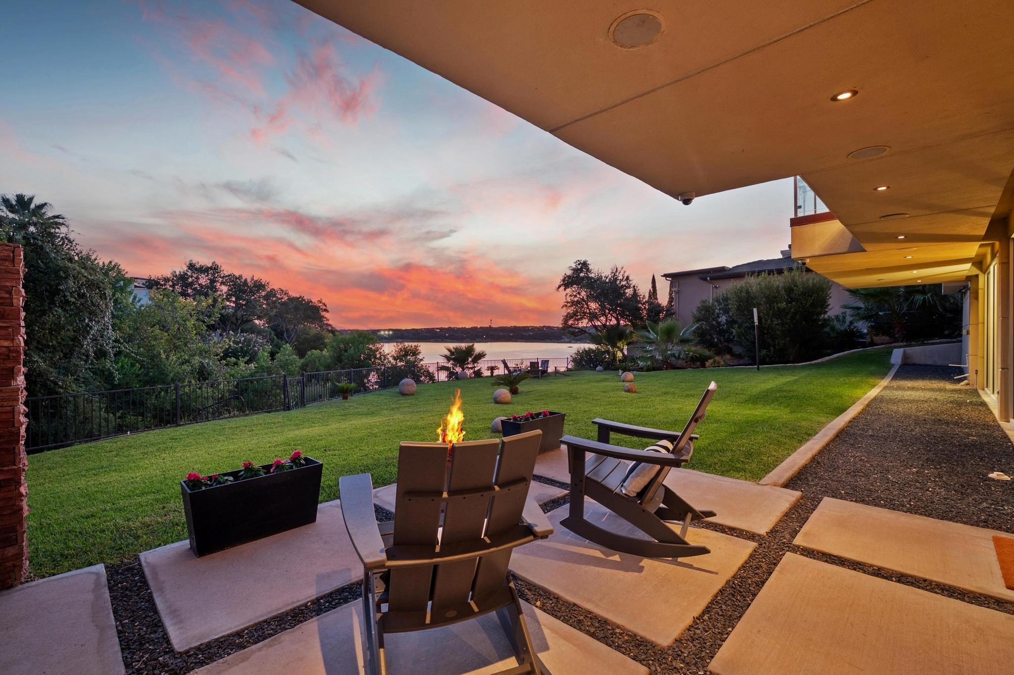 105 Edgewater CV