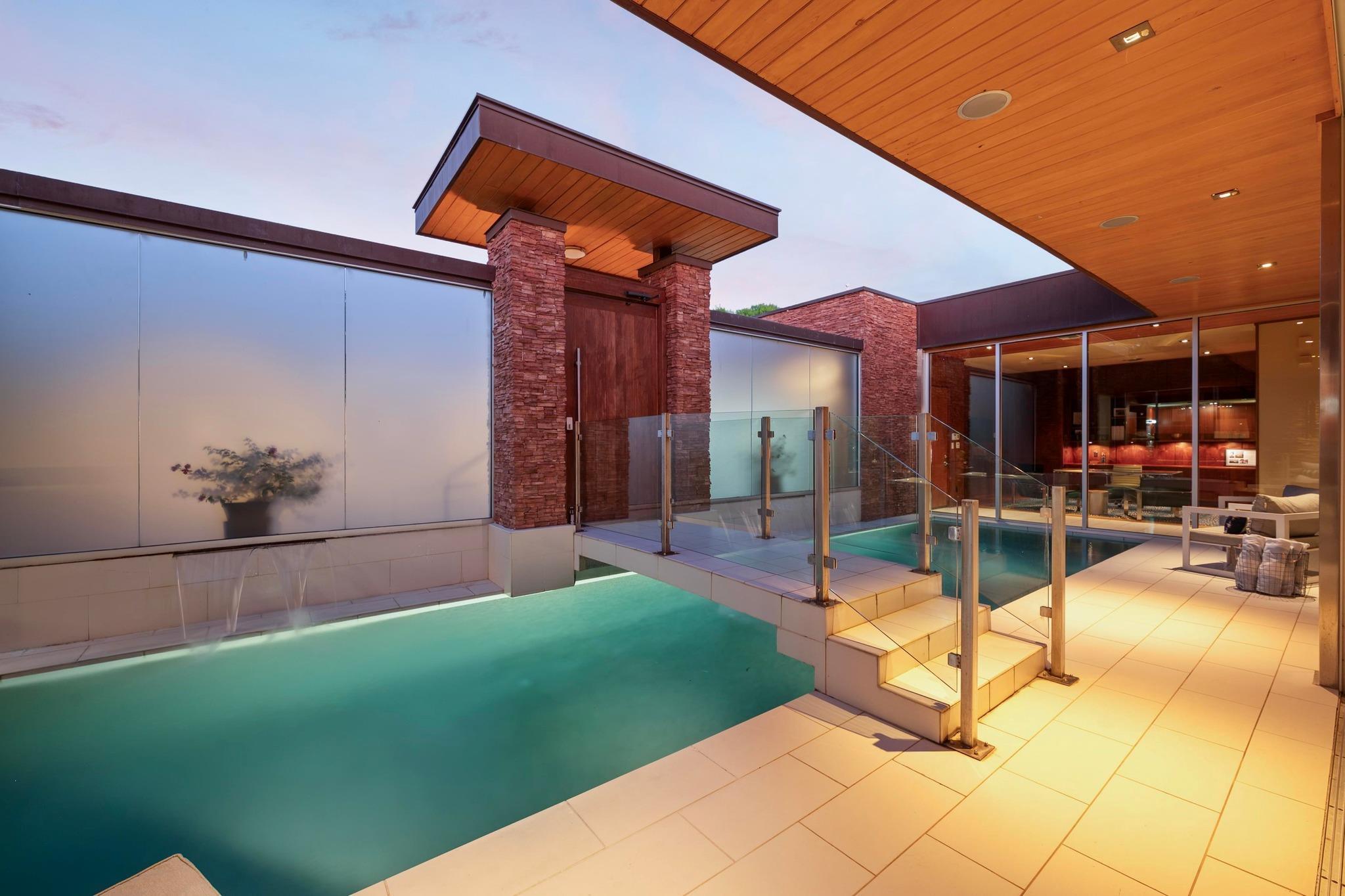 105 Edgewater CV
