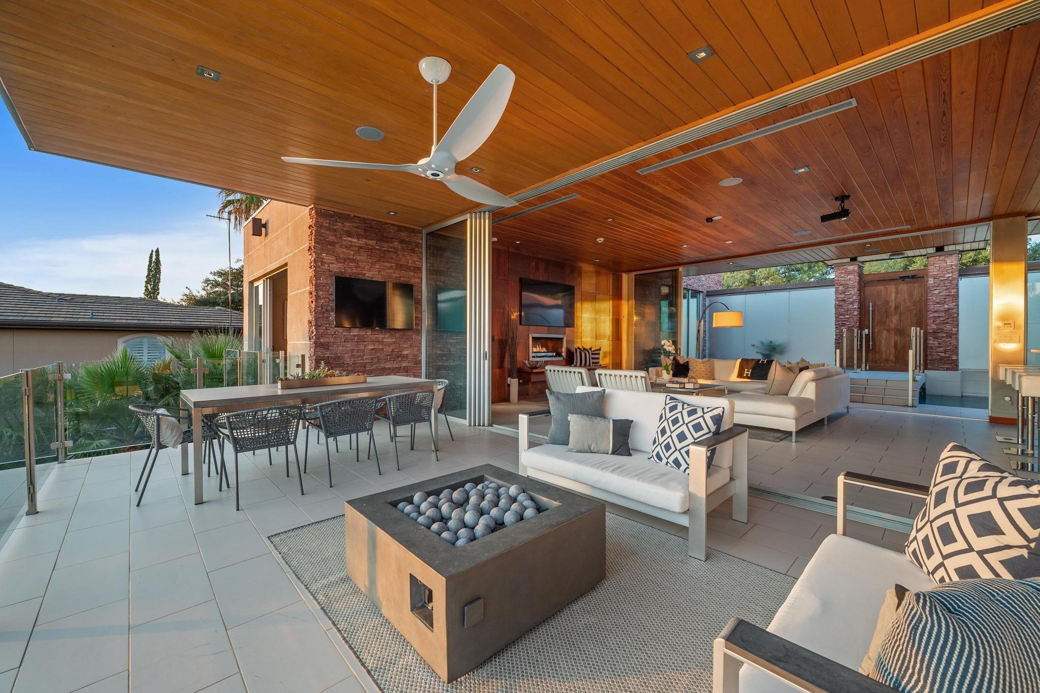 105 Edgewater CV