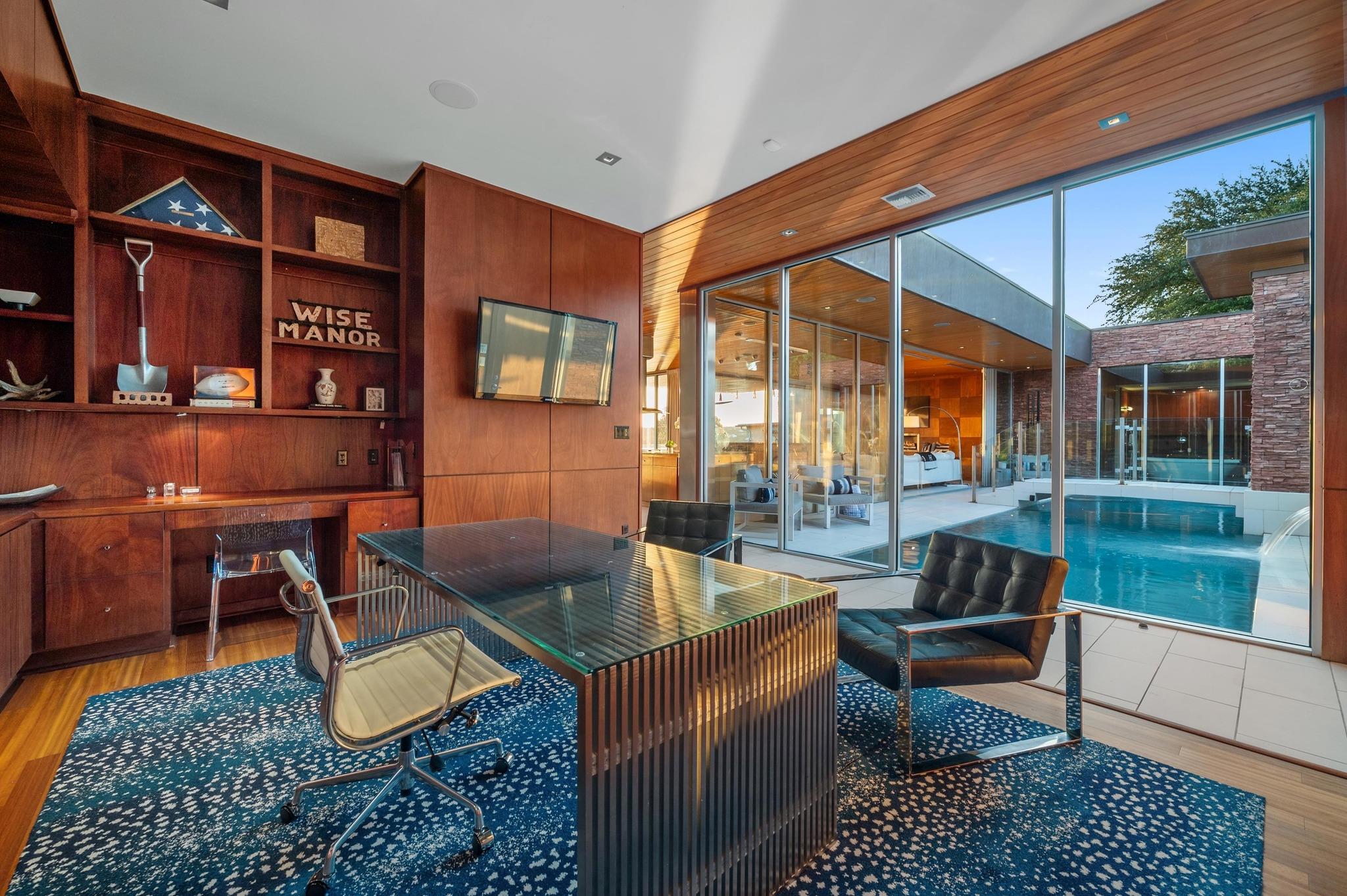 105 Edgewater CV