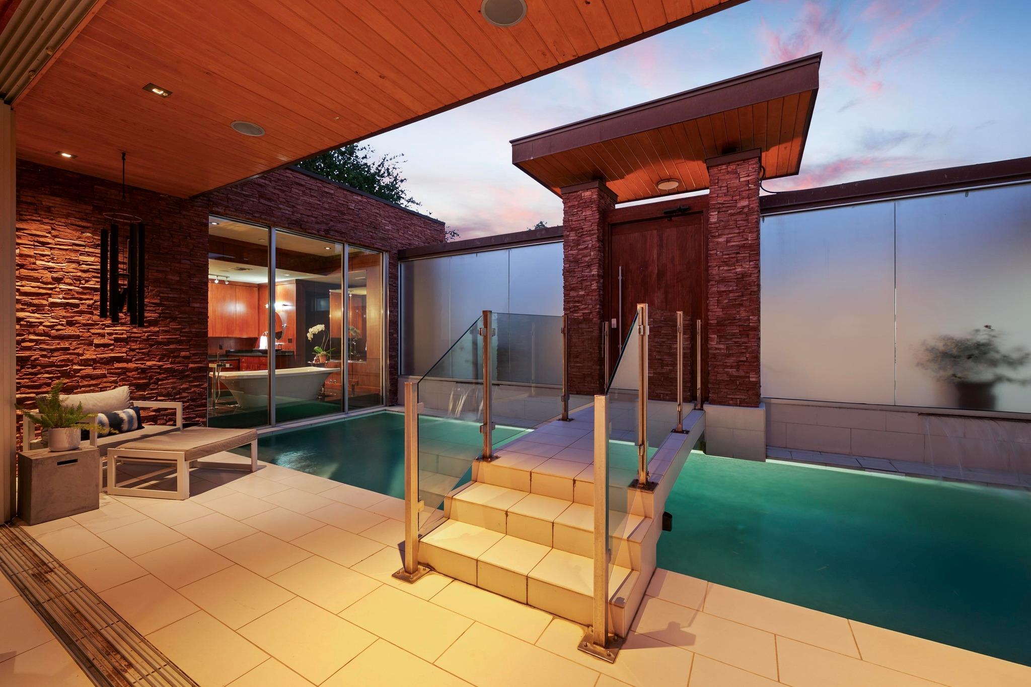 105 Edgewater CV
