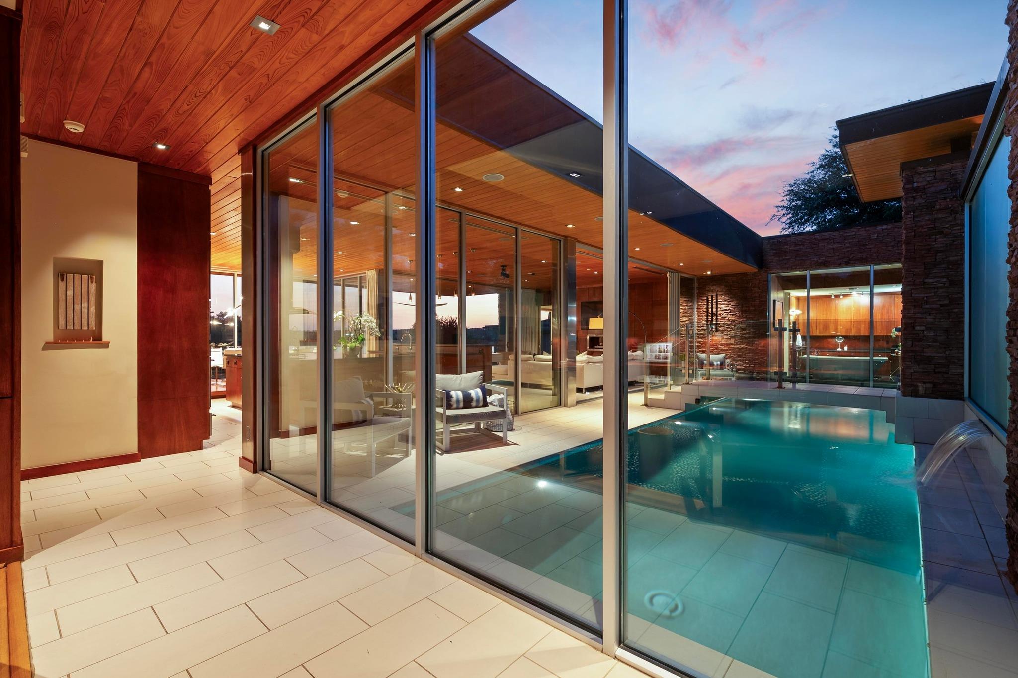 105 Edgewater CV