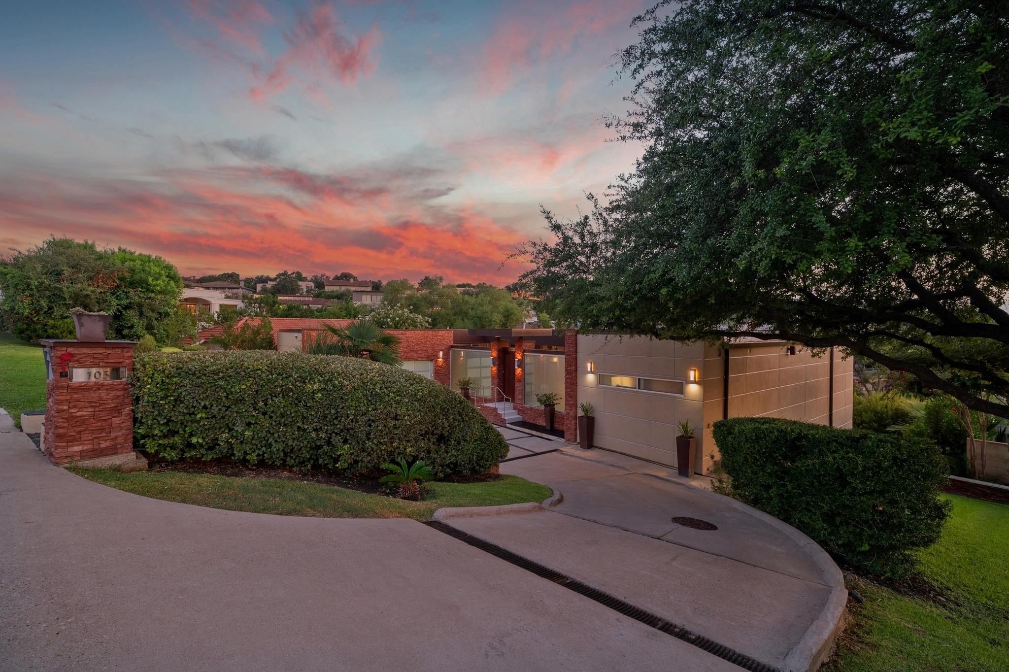 105 Edgewater CV