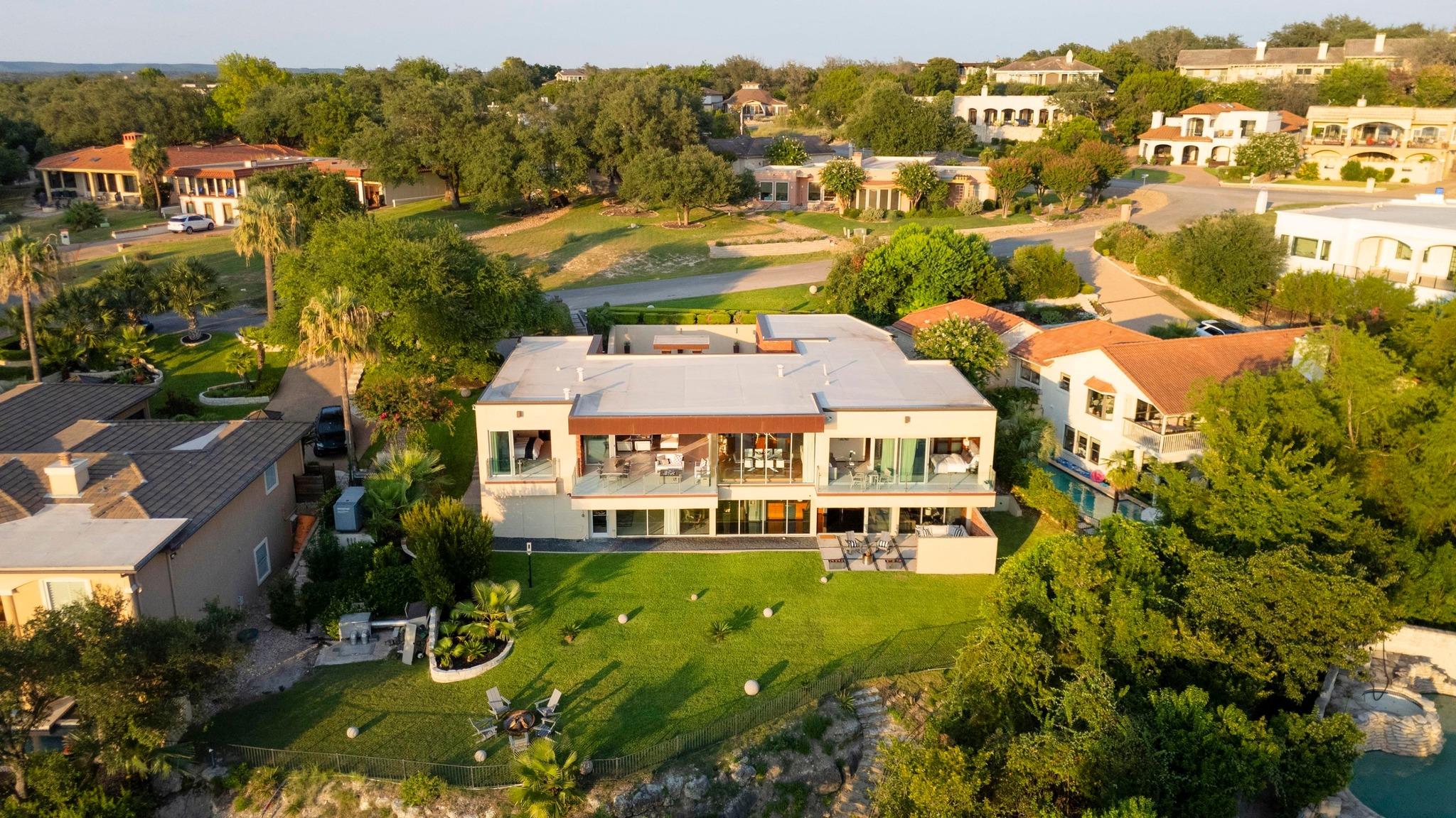 105 Edgewater CV