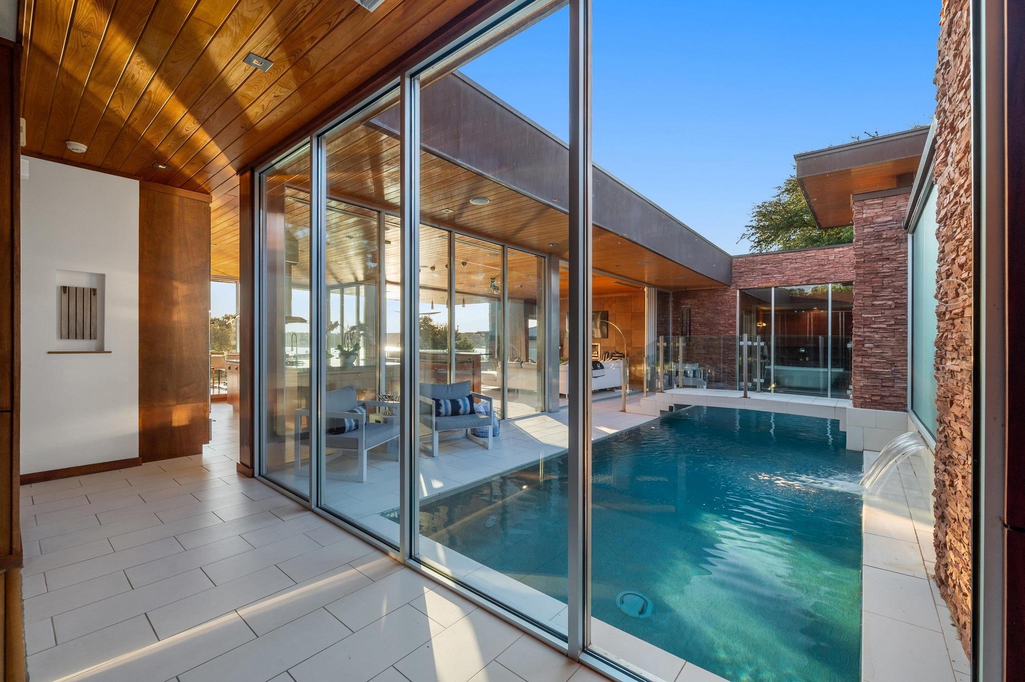 105 Edgewater CV
