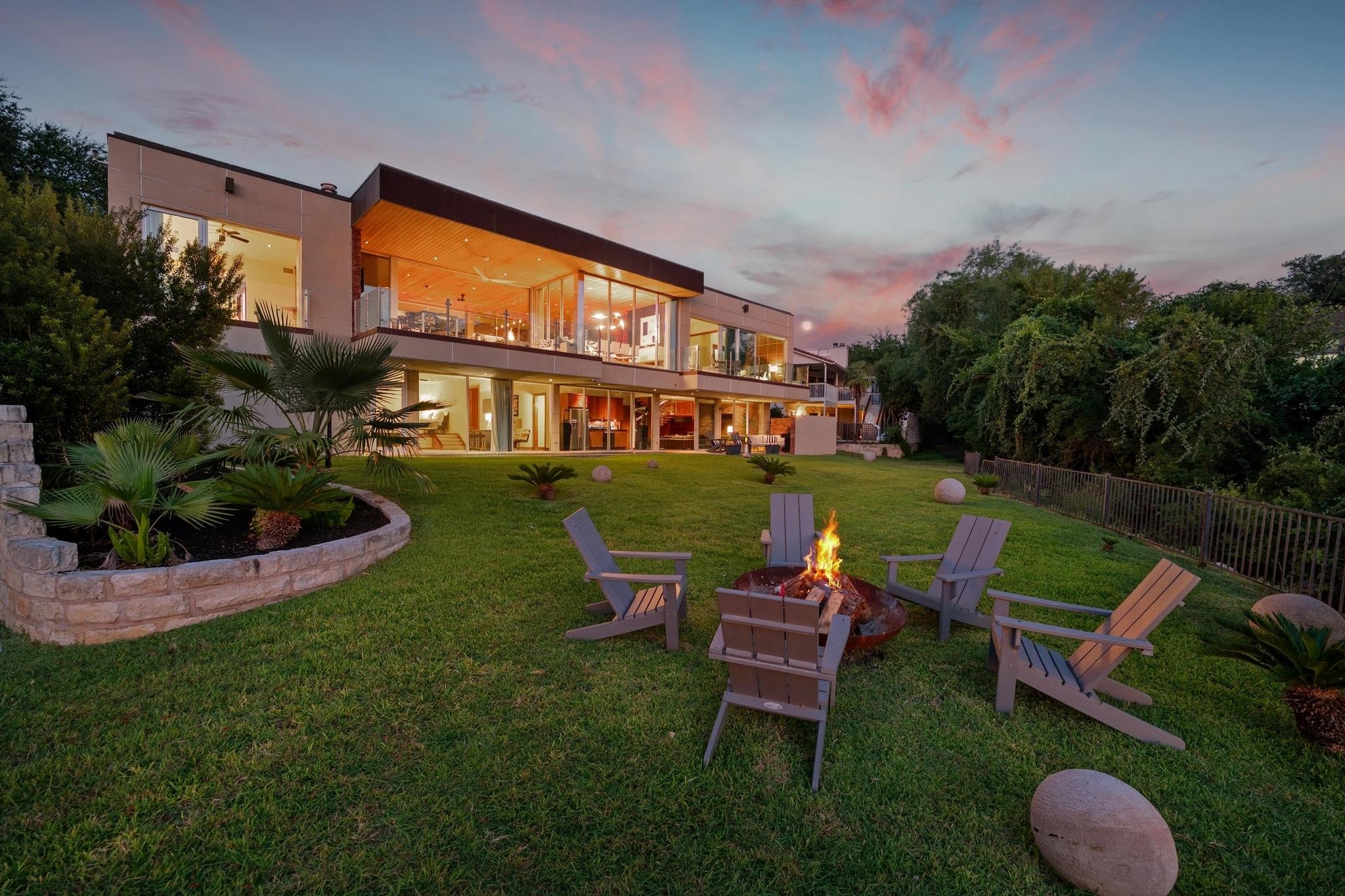 105 Edgewater CV