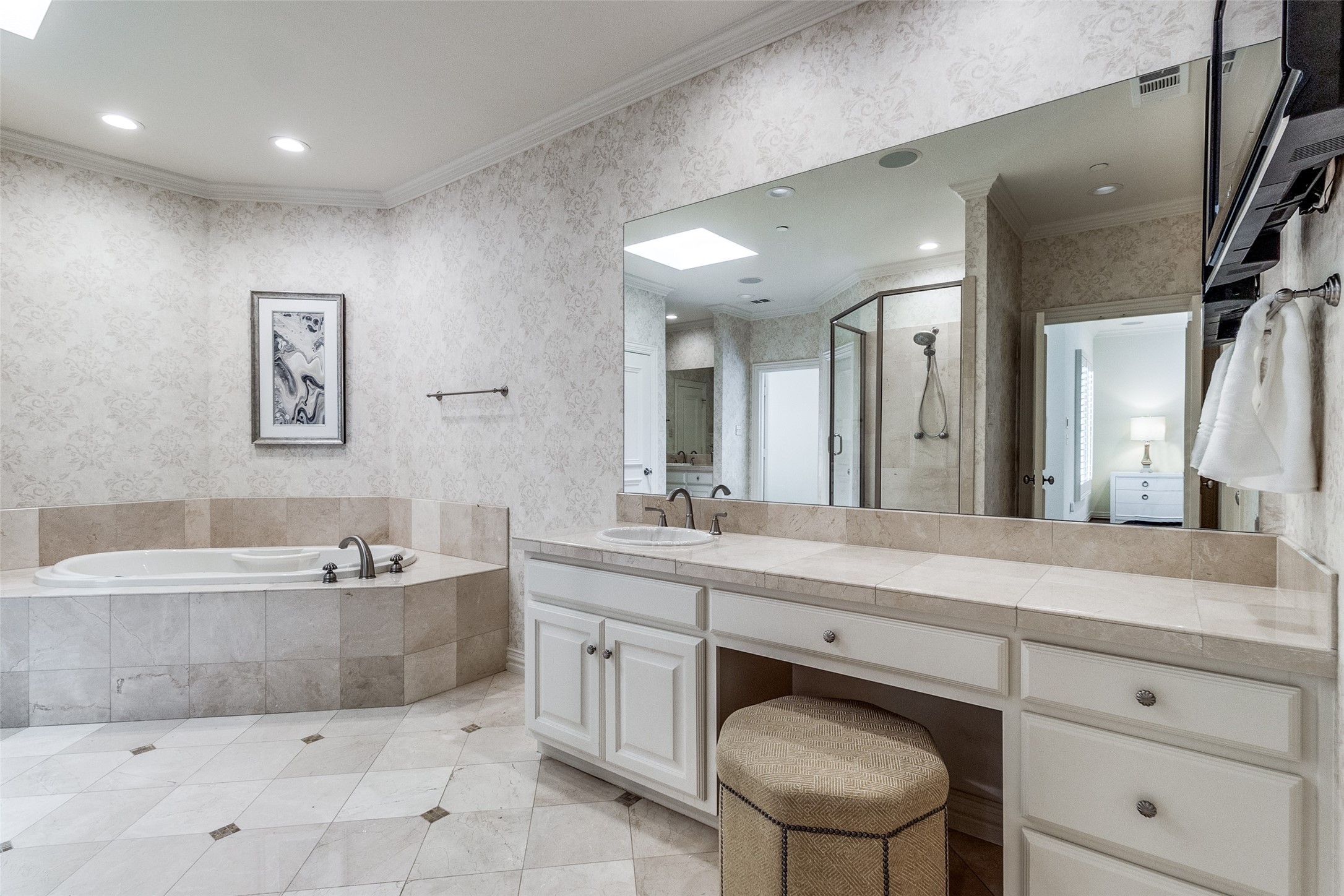 3811 Hawthorne Avenue