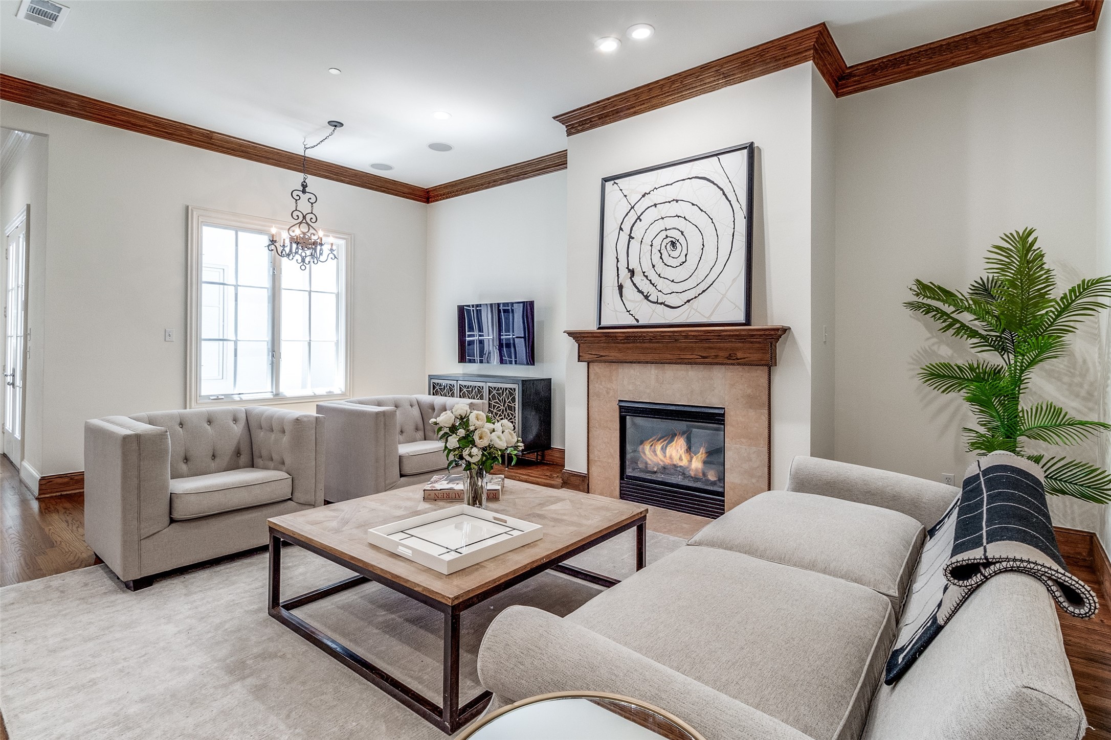 3811 Hawthorne Avenue