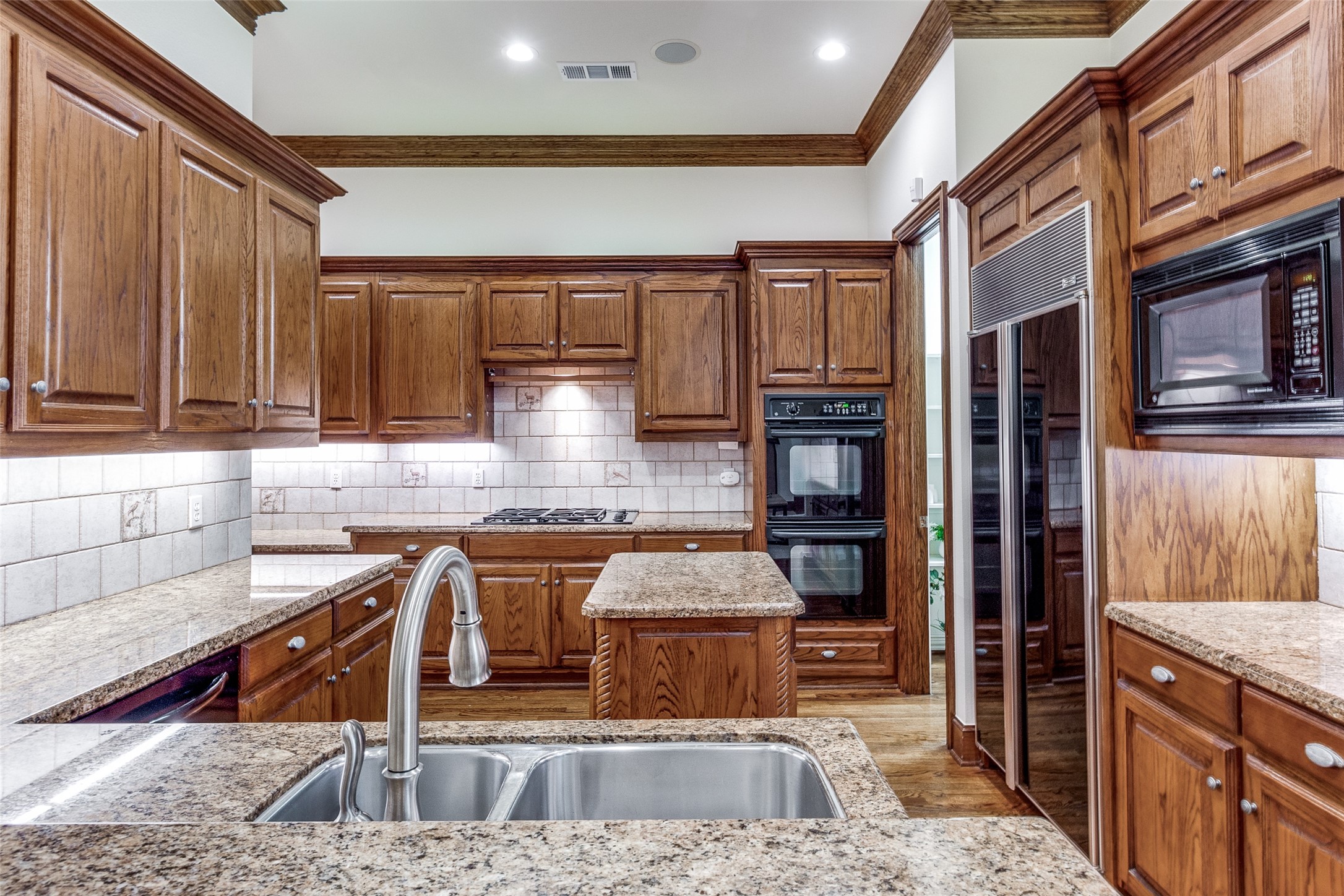 3811 Hawthorne Avenue