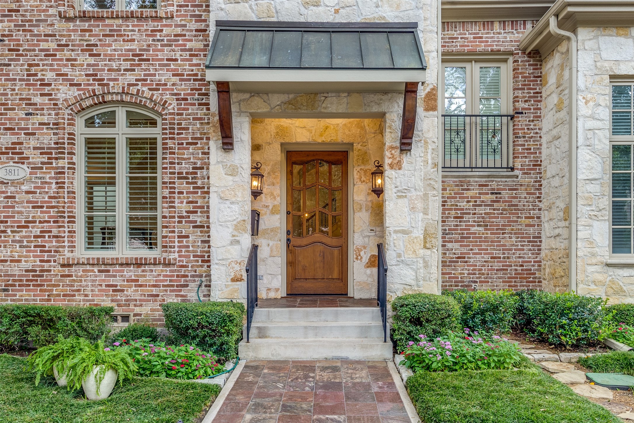 3811 Hawthorne Avenue