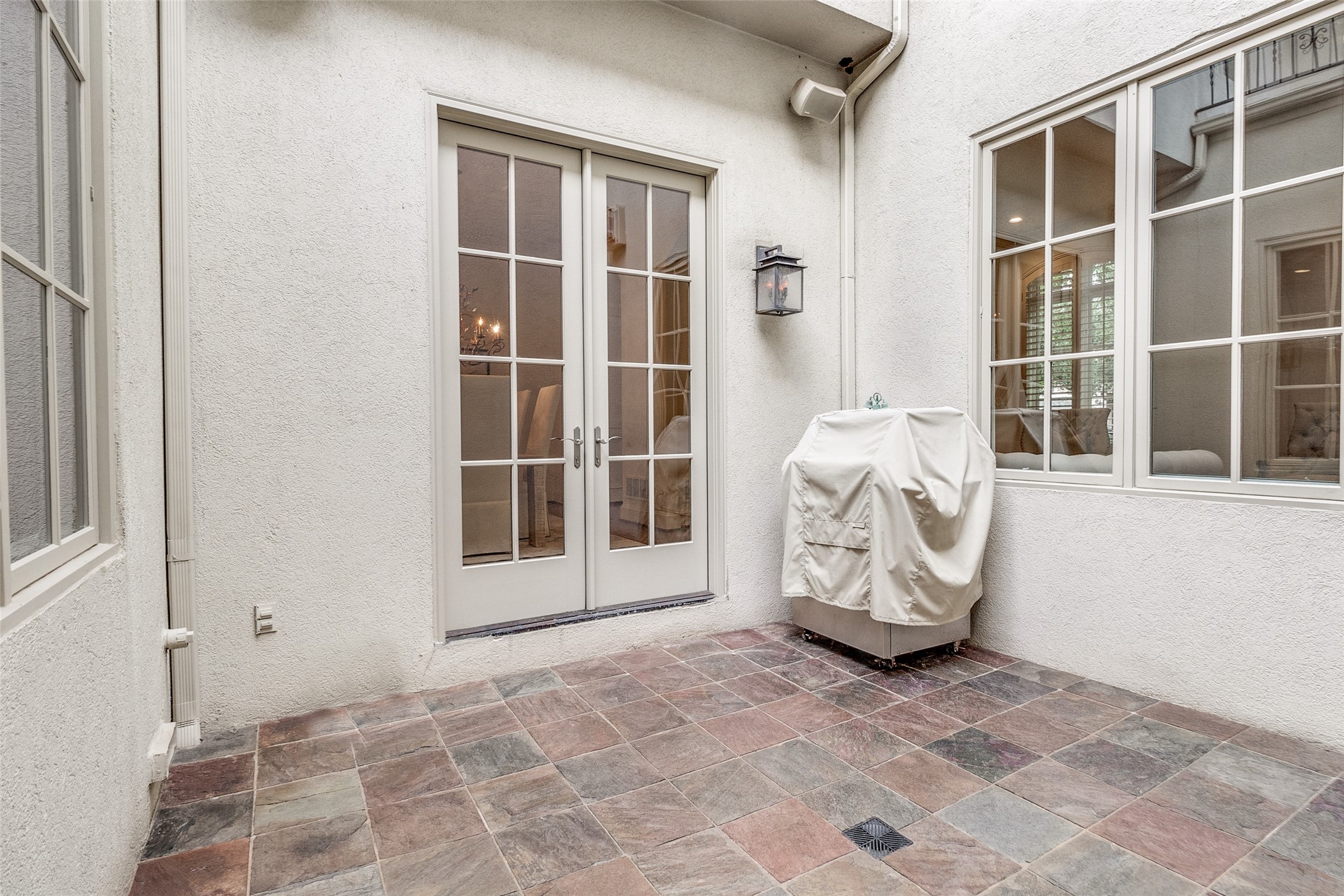 3811 Hawthorne Avenue