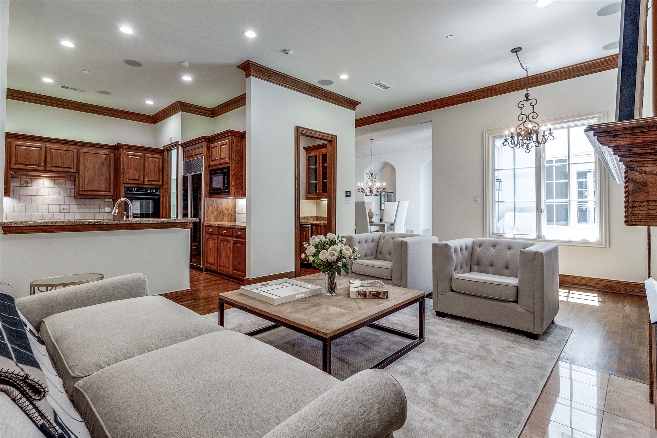 3811 Hawthorne Avenue