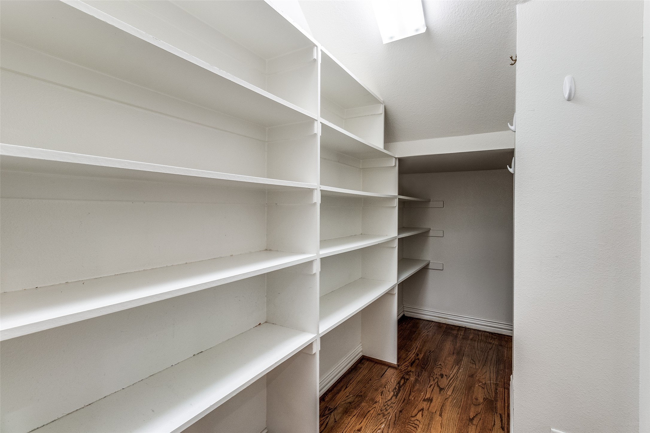 3811 Hawthorne Avenue