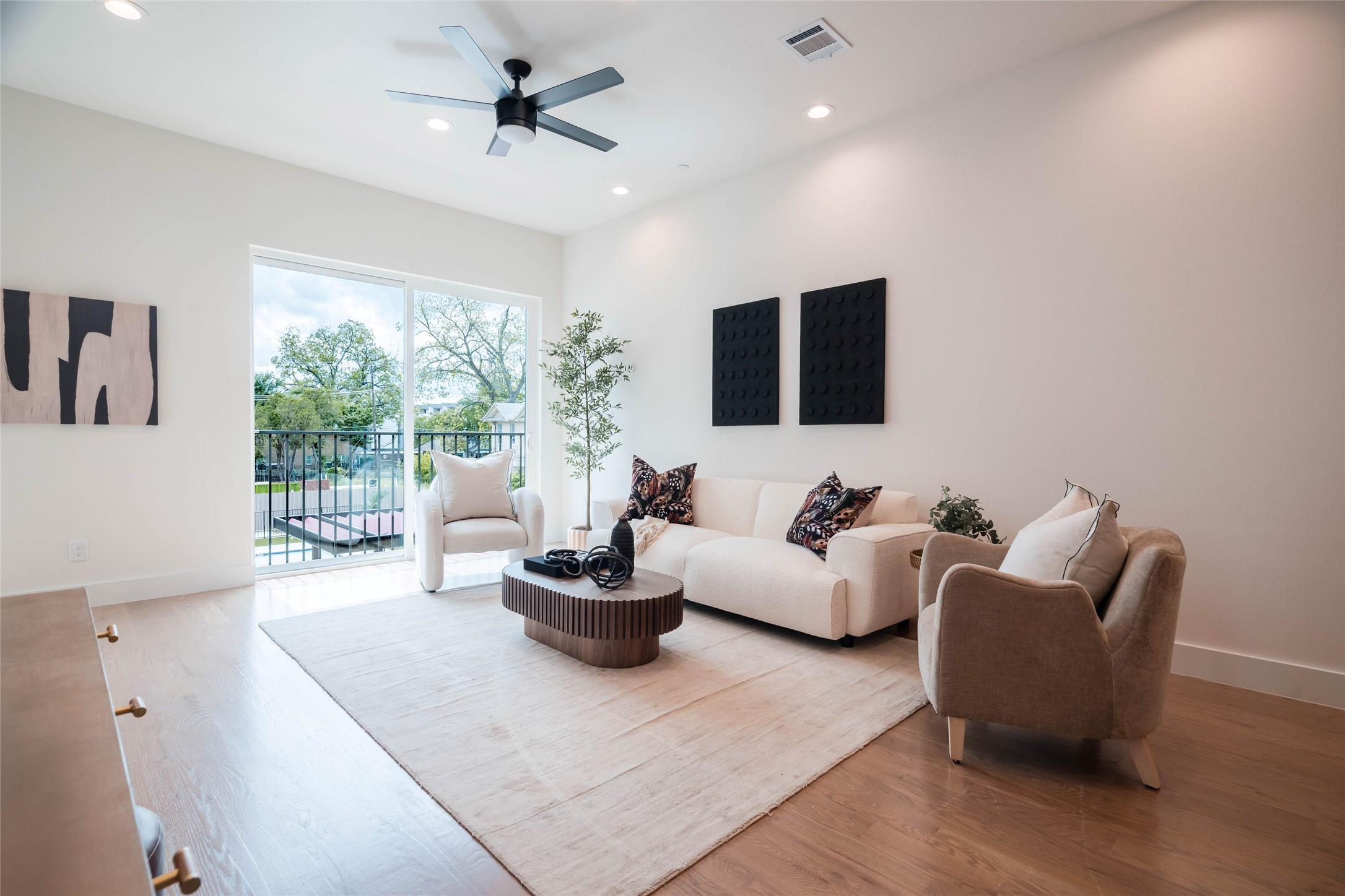 4517 Munger Avenue 106