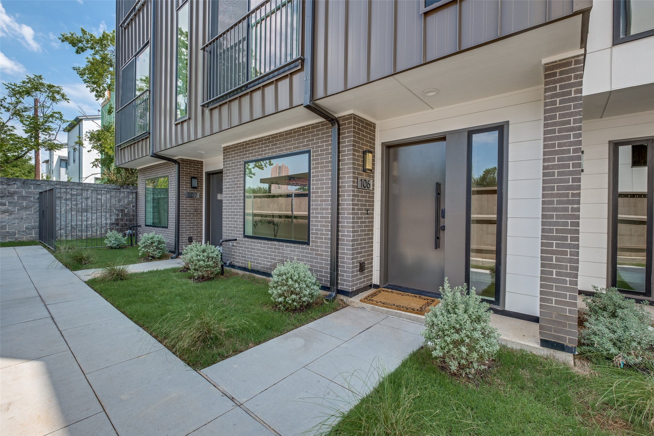 4517 Munger Avenue 106