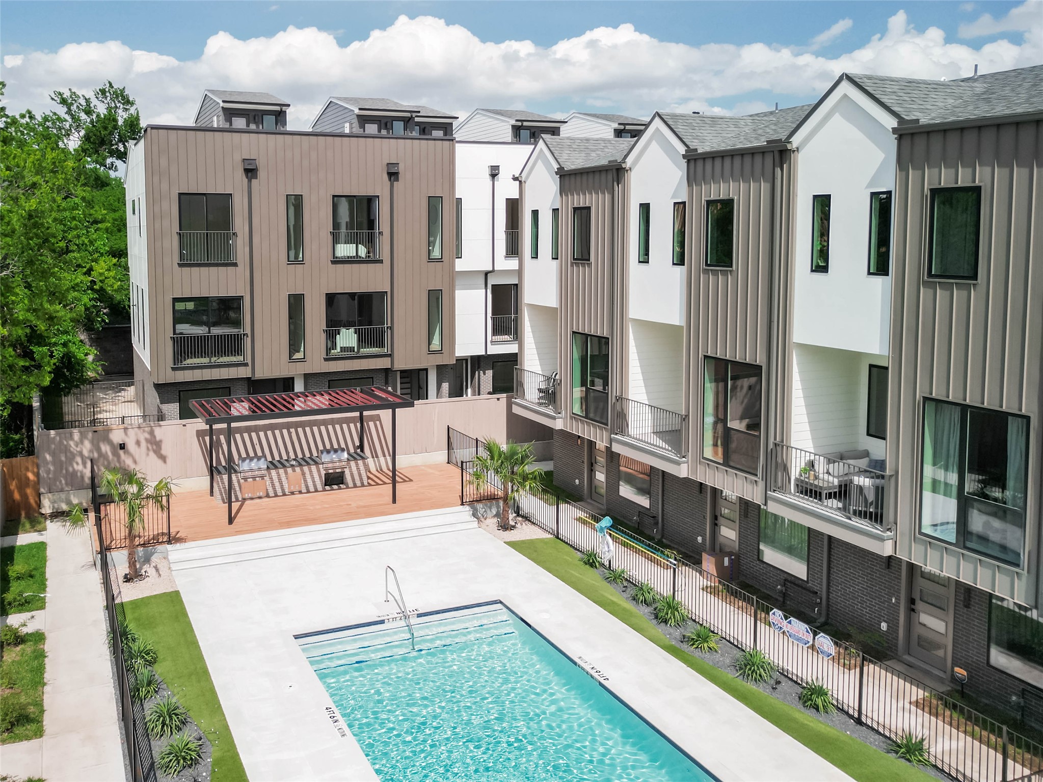 4517 Munger Avenue 106