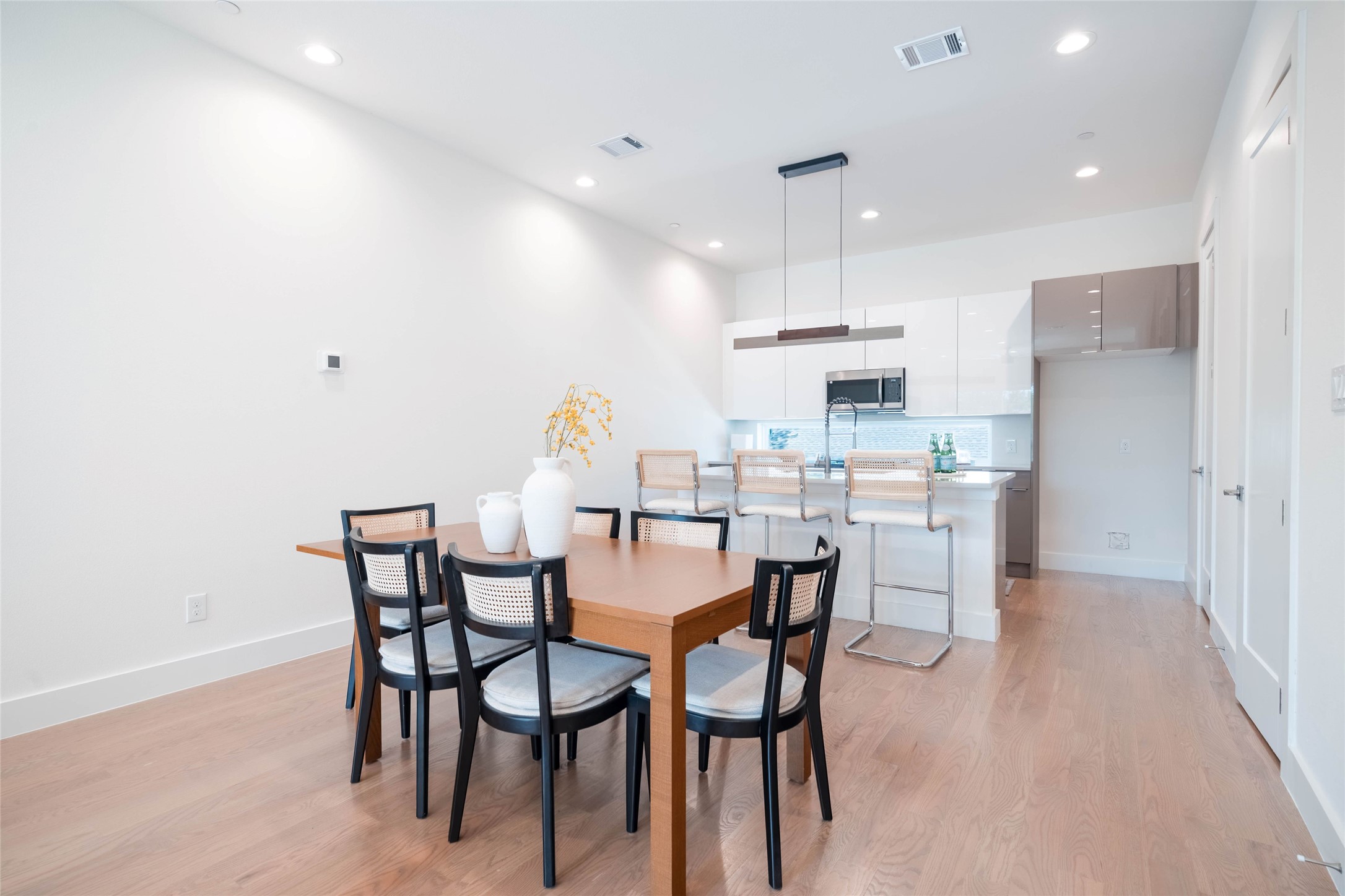 4517 Munger Avenue 106