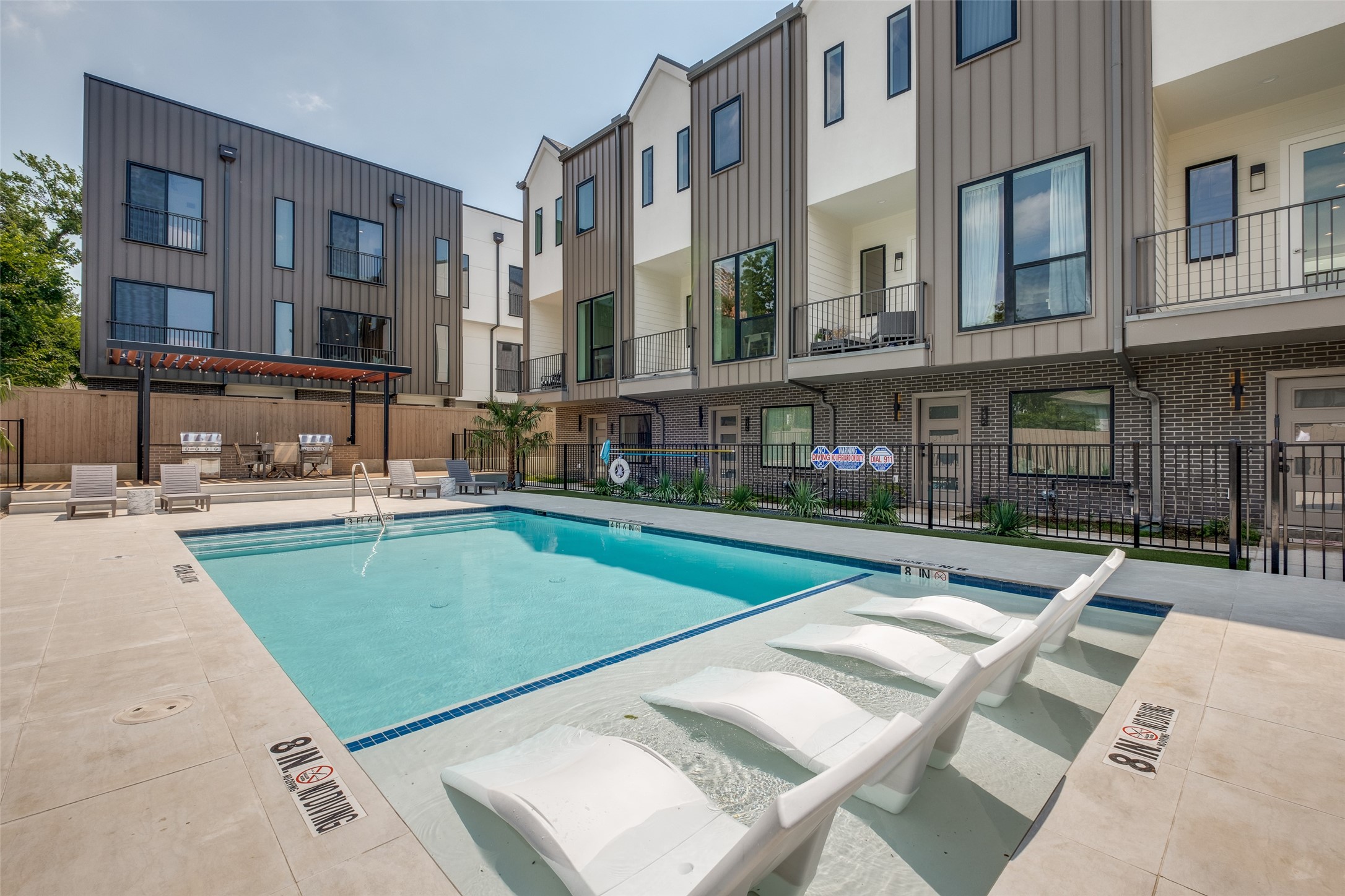 4517 Munger Avenue 106