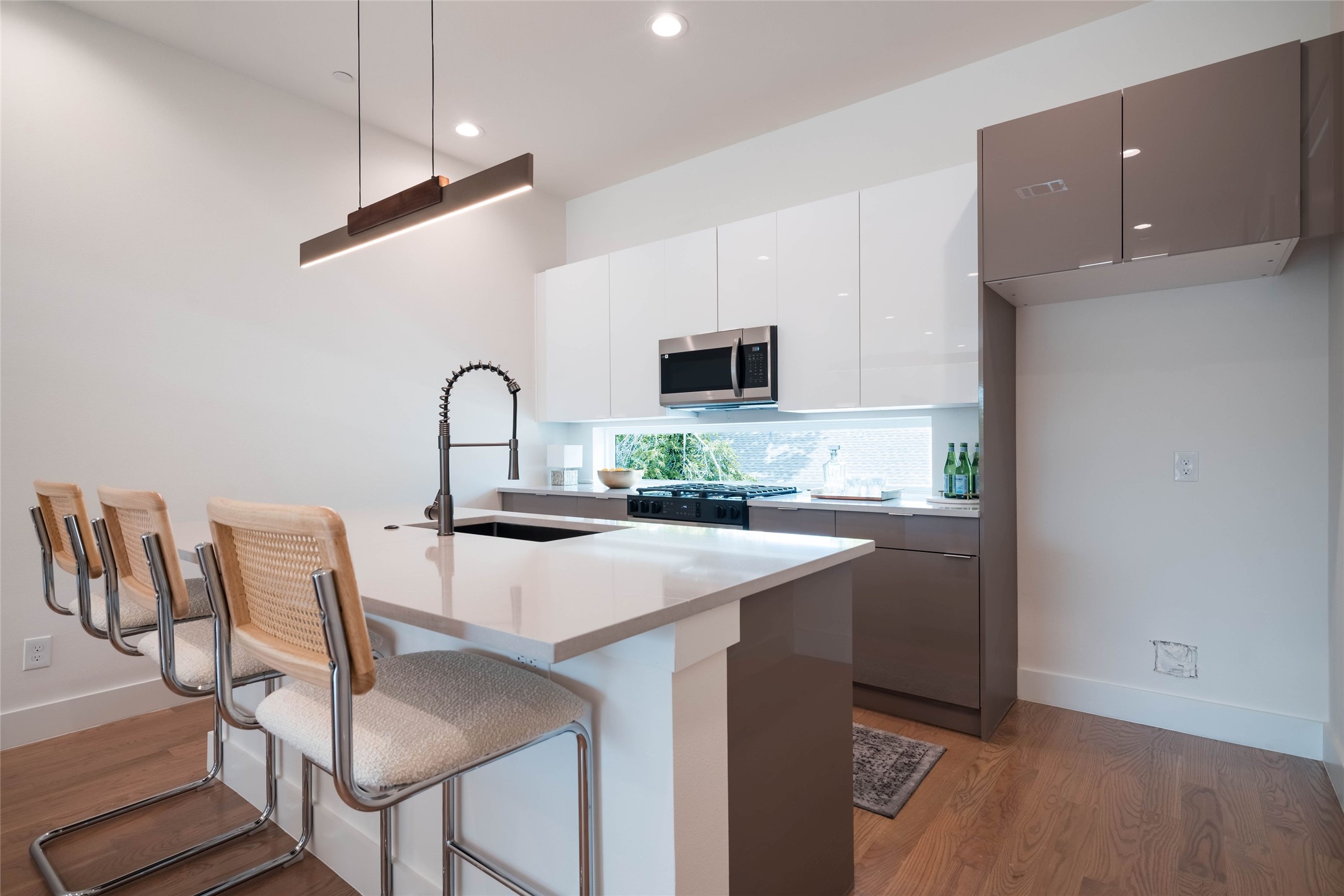 4517 Munger Avenue 106