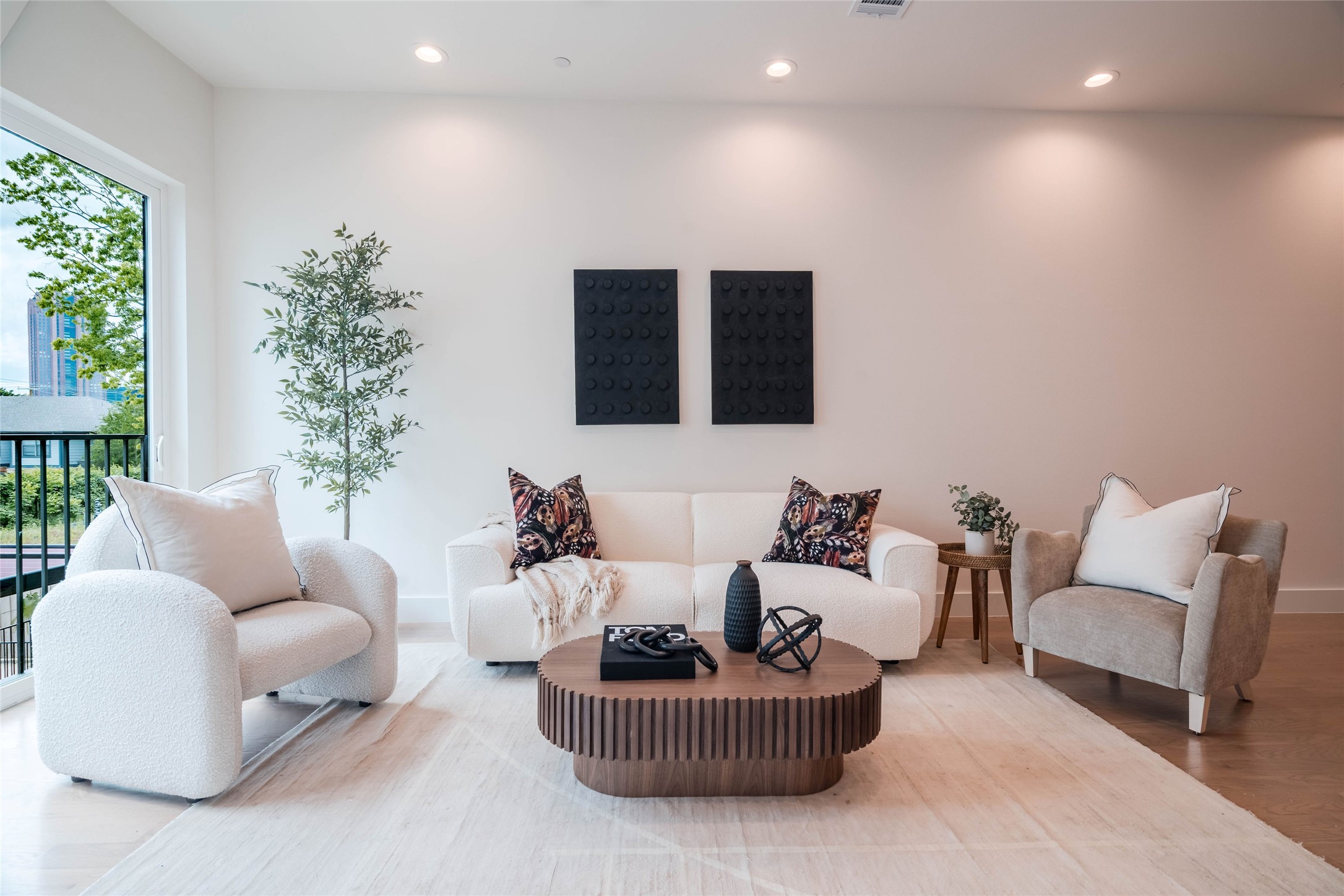 4517 Munger Avenue 106