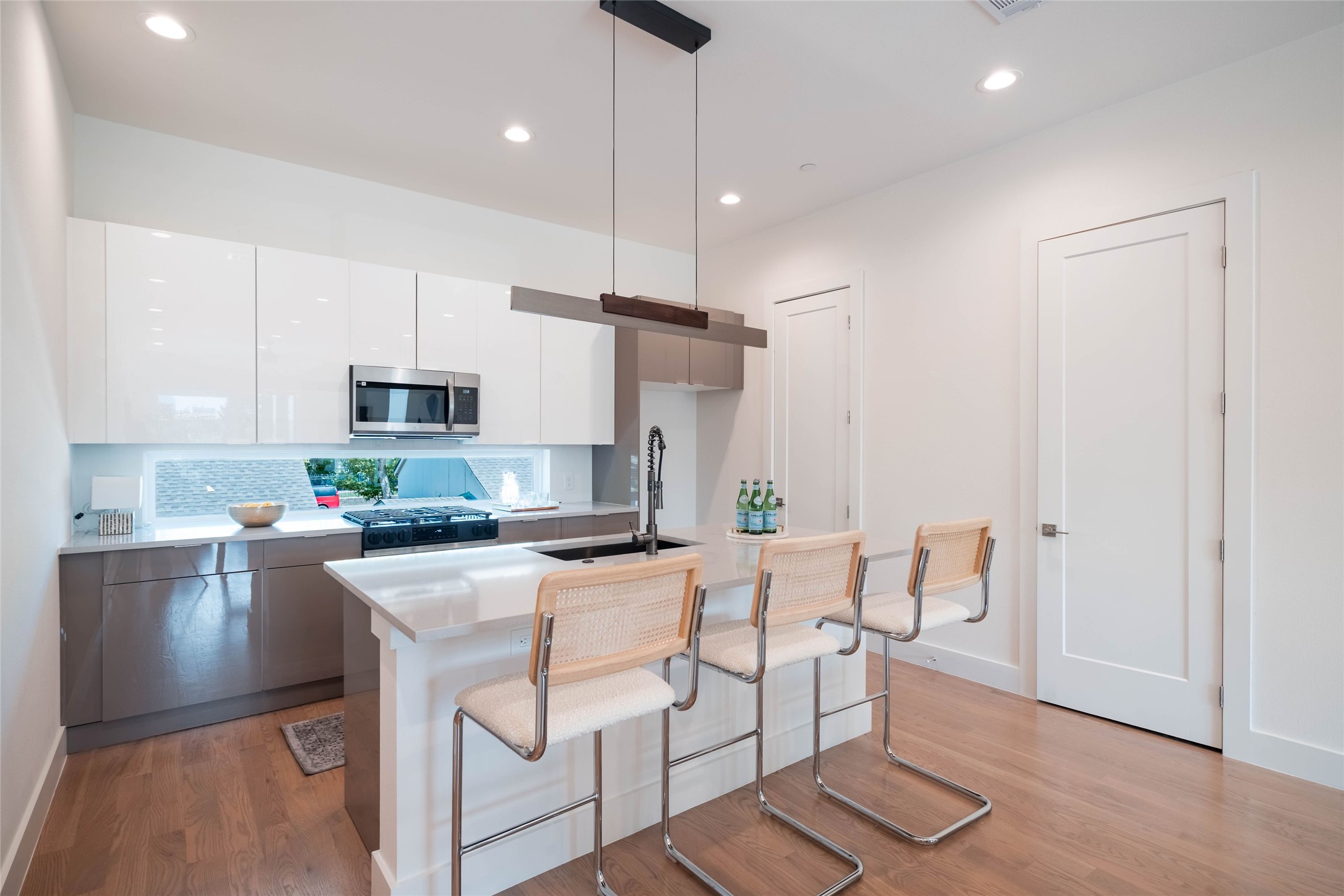 4517 Munger Avenue 106