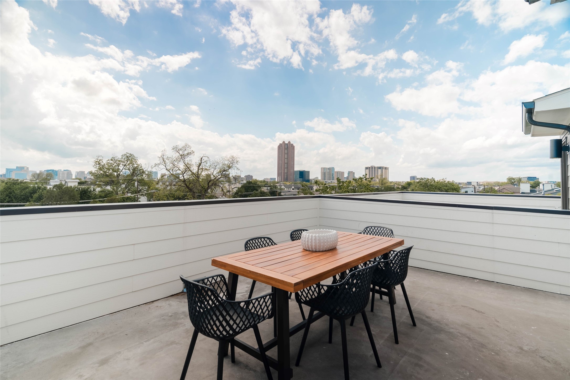 4517 Munger Avenue 106