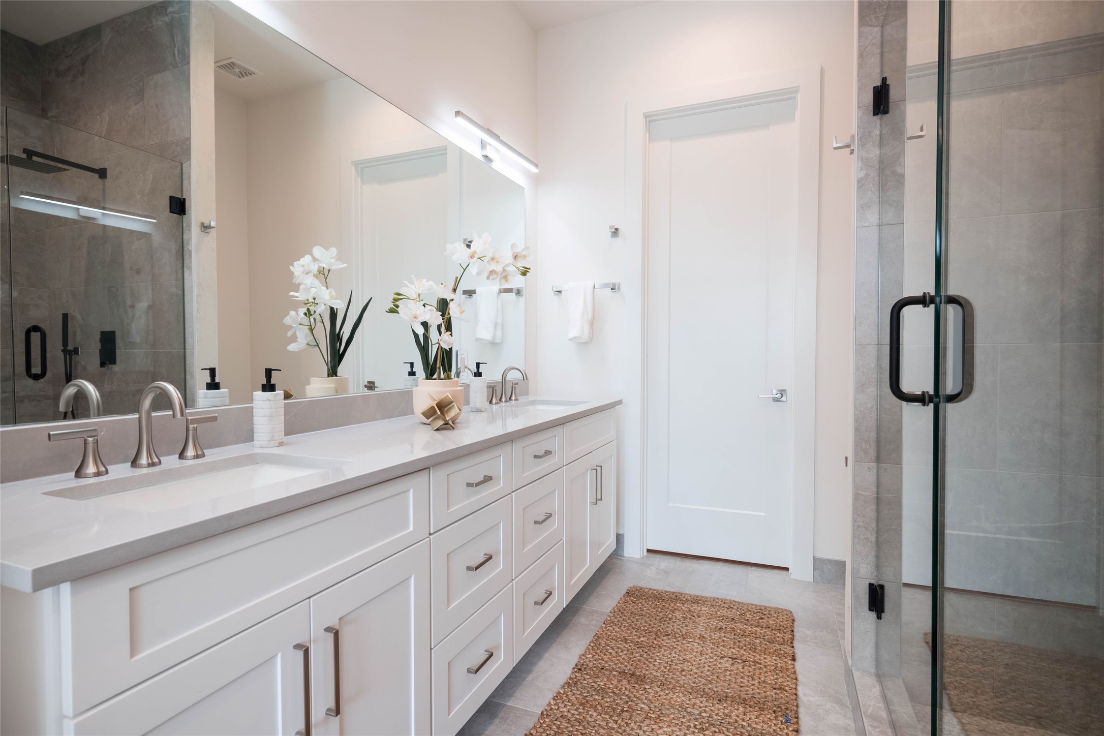 4517 Munger Avenue 106