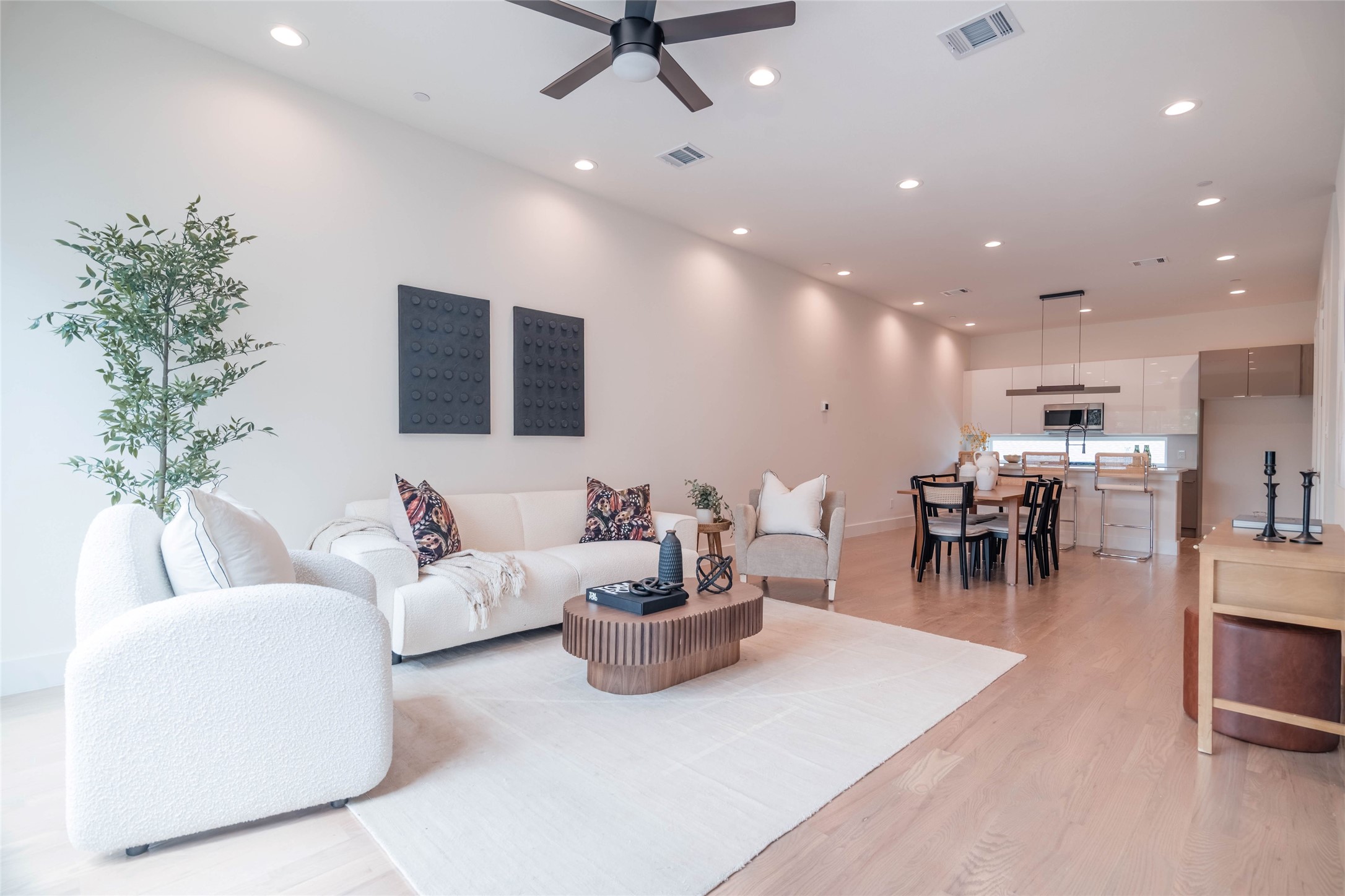 4517 Munger Avenue 106