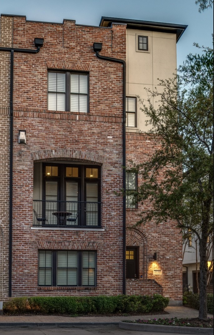 2110 Helsminster Drive