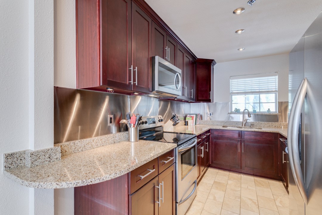 3100 Cole Avenue 203