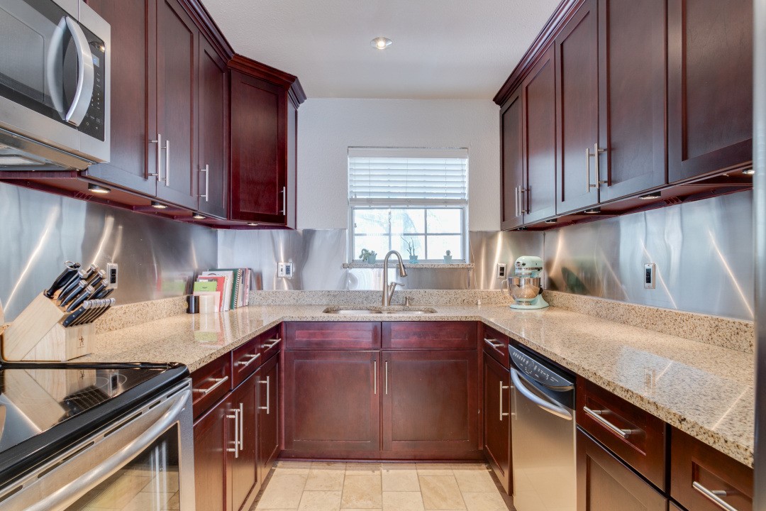 3100 Cole Avenue 203