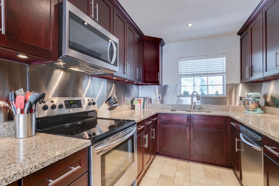 3100 Cole Avenue 203