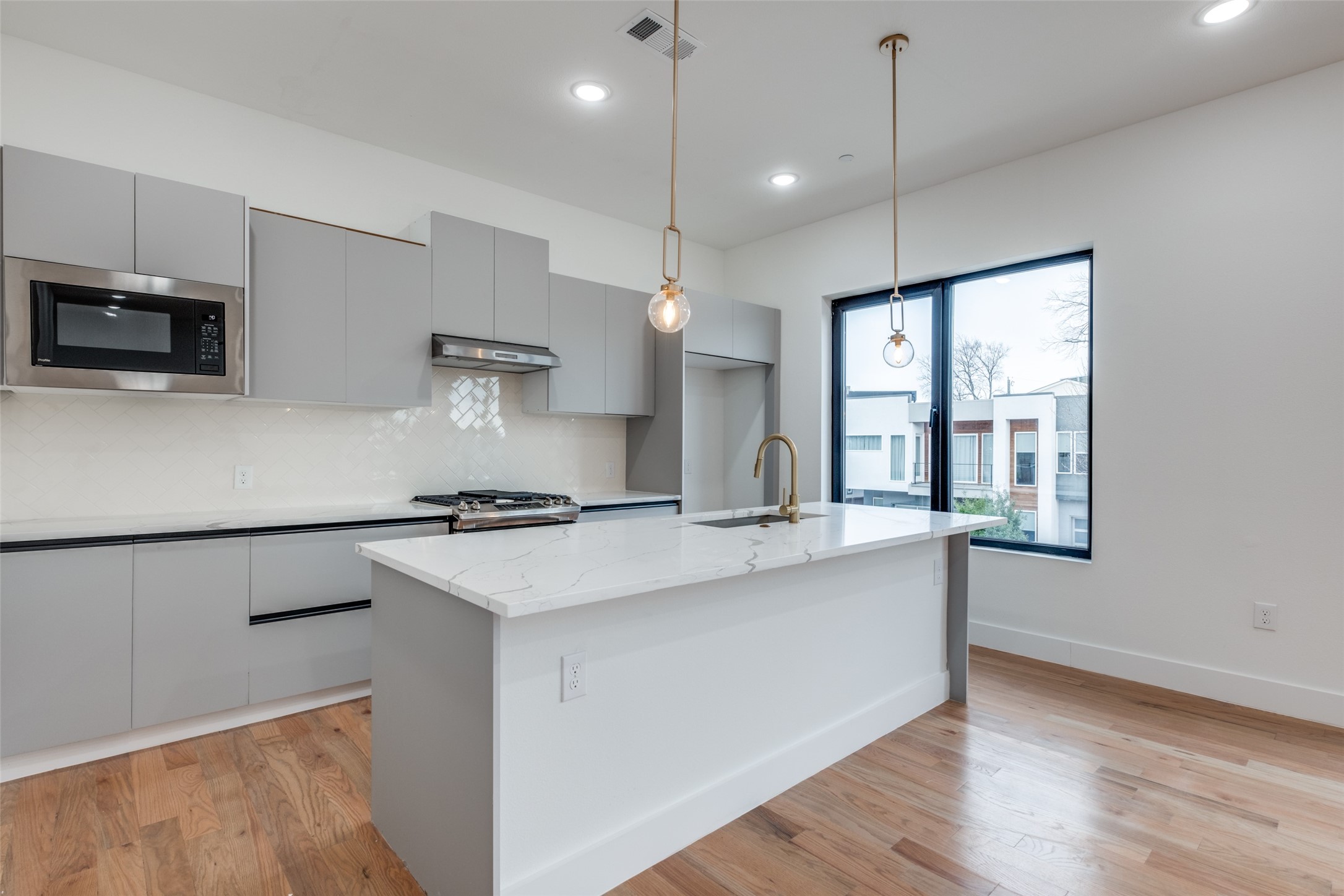2607 Calvin Street 6