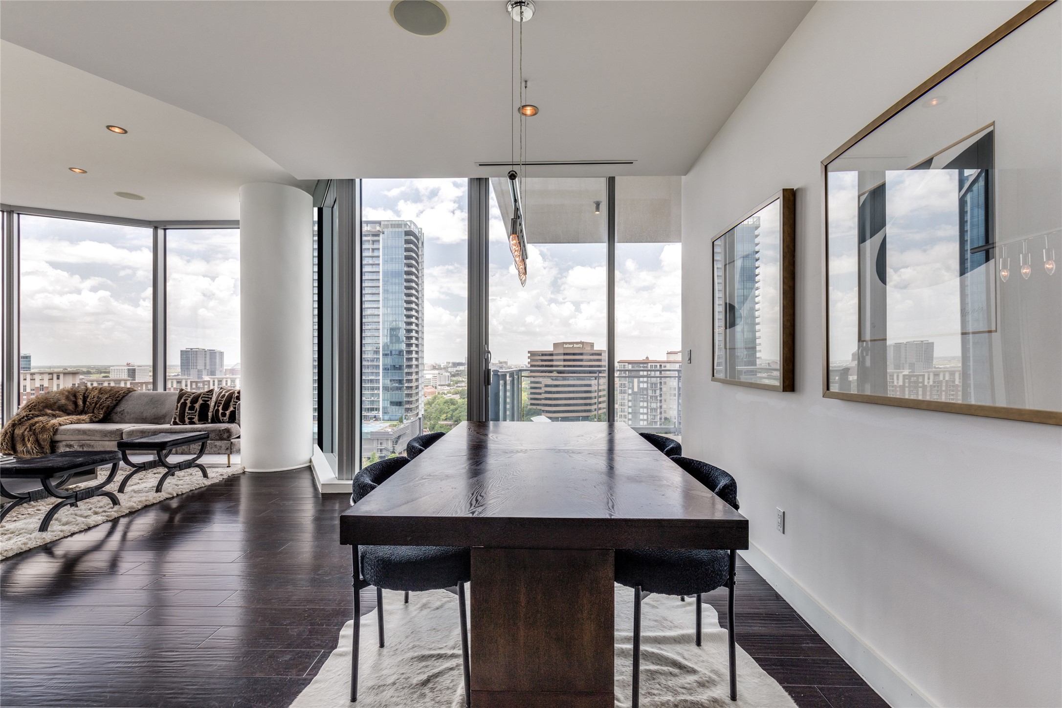 2900 Mckinnon Street 1204