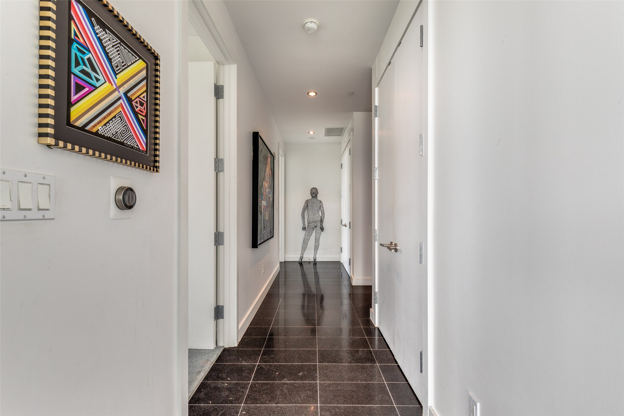 2900 Mckinnon Street 1204