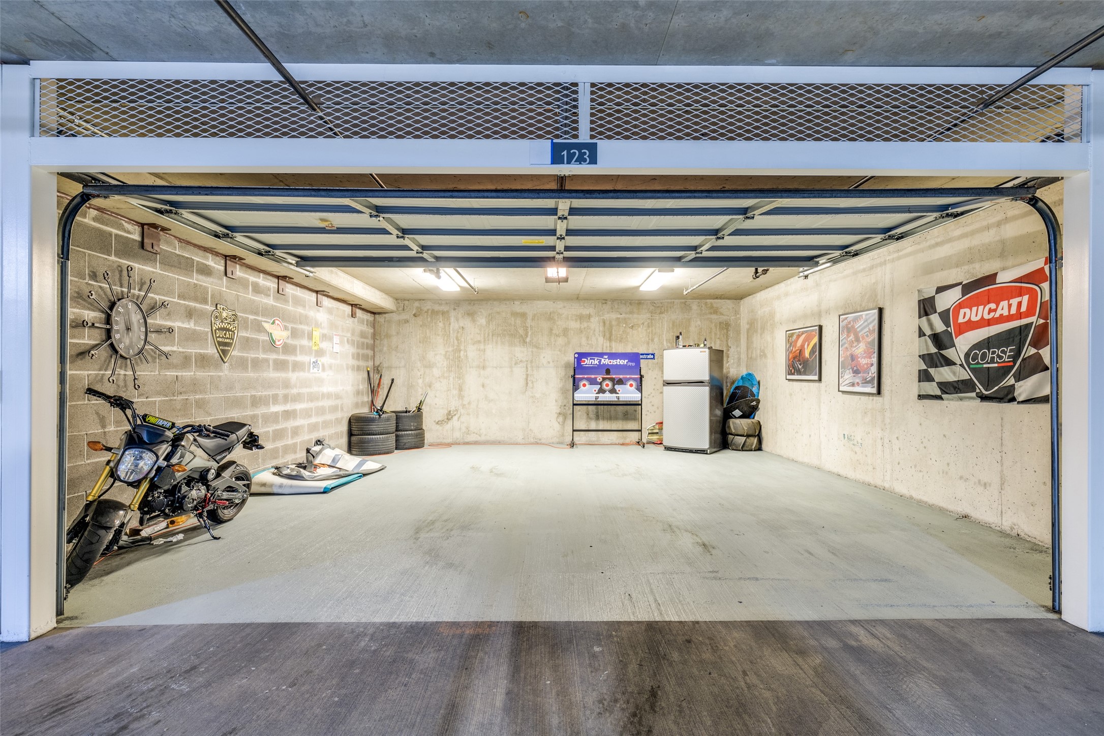 2900 Mckinnon Street 1204