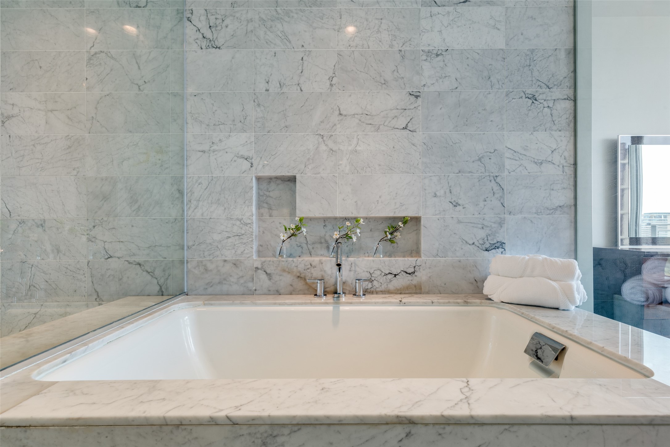 2900 Mckinnon Street 1204