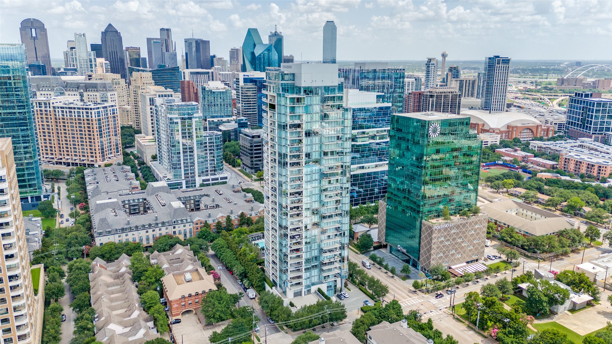 2900 Mckinnon Street 1204