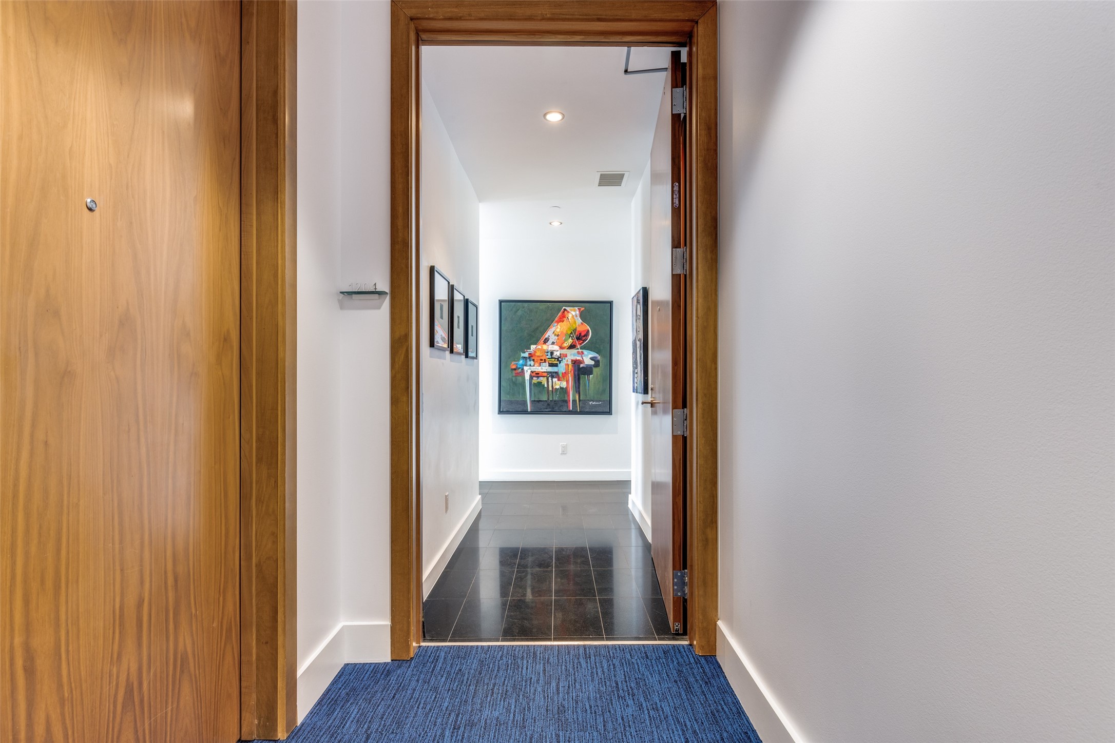 2900 Mckinnon Street 1204