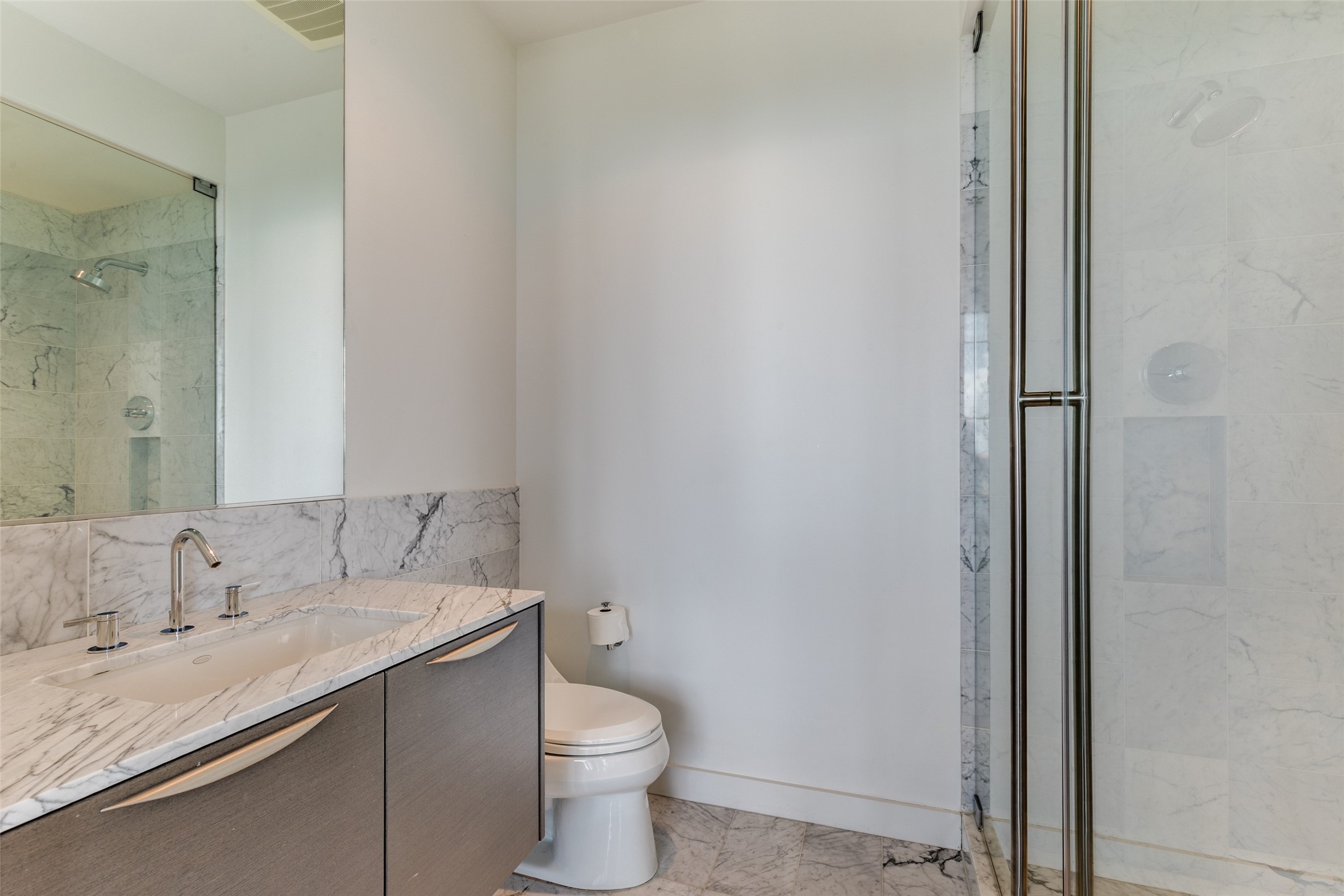 2900 Mckinnon Street 1204