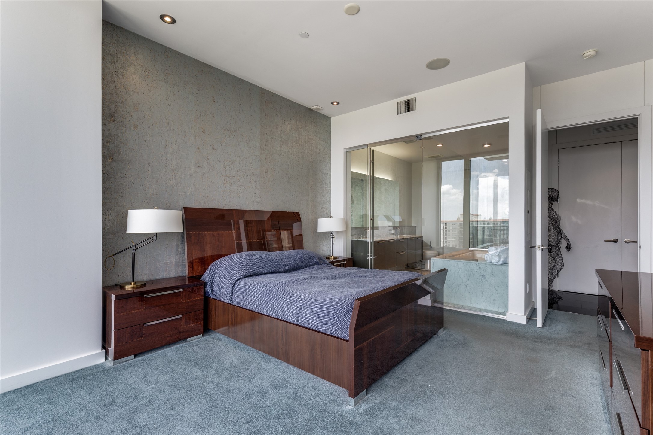 2900 Mckinnon Street 1204