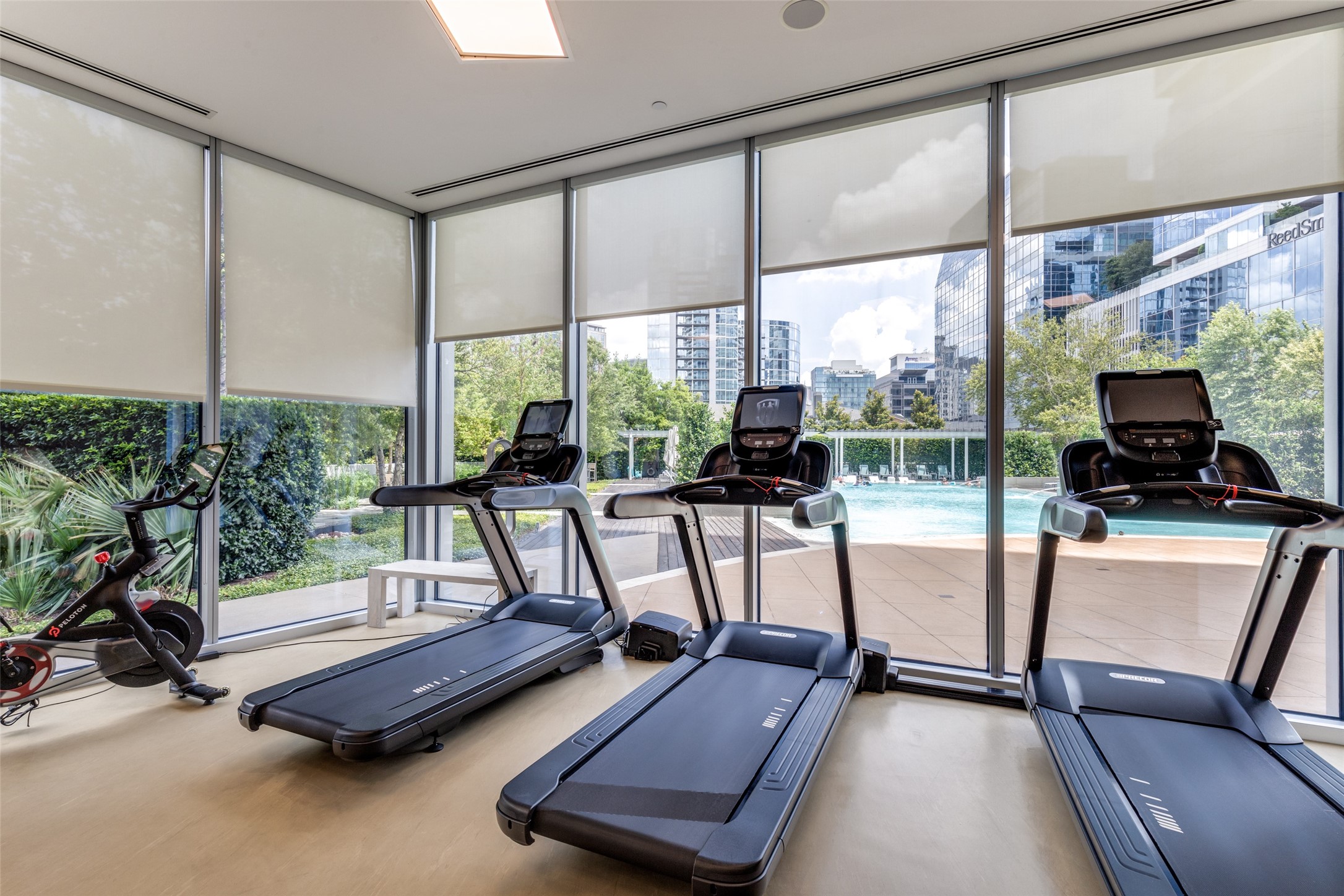 2900 Mckinnon Street 1204