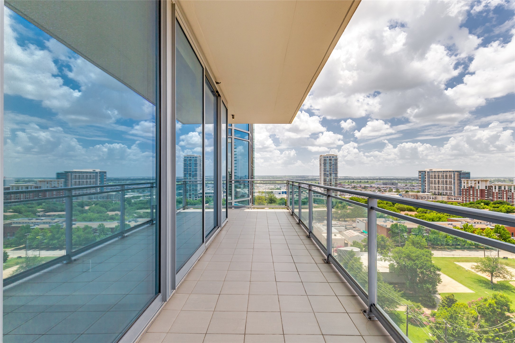 2900 Mckinnon Street 1204